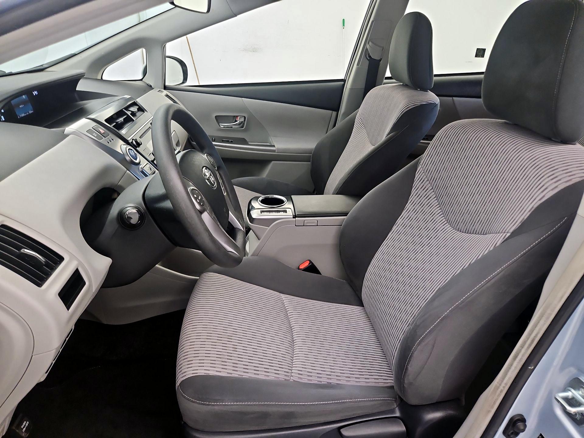 Thumbnail: 2016 Toyota Prius v - 11