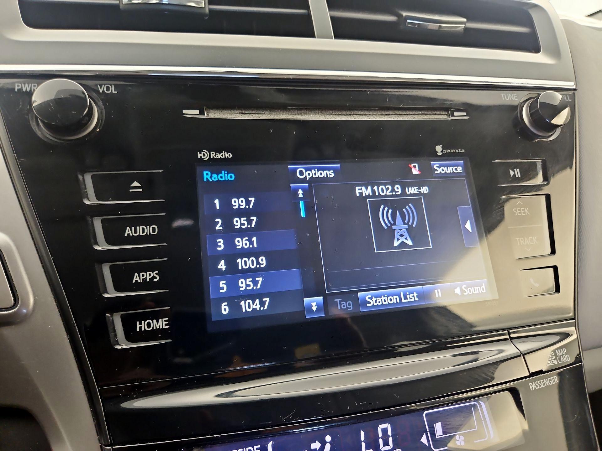 Thumbnail: 2016 Toyota Prius v - 16