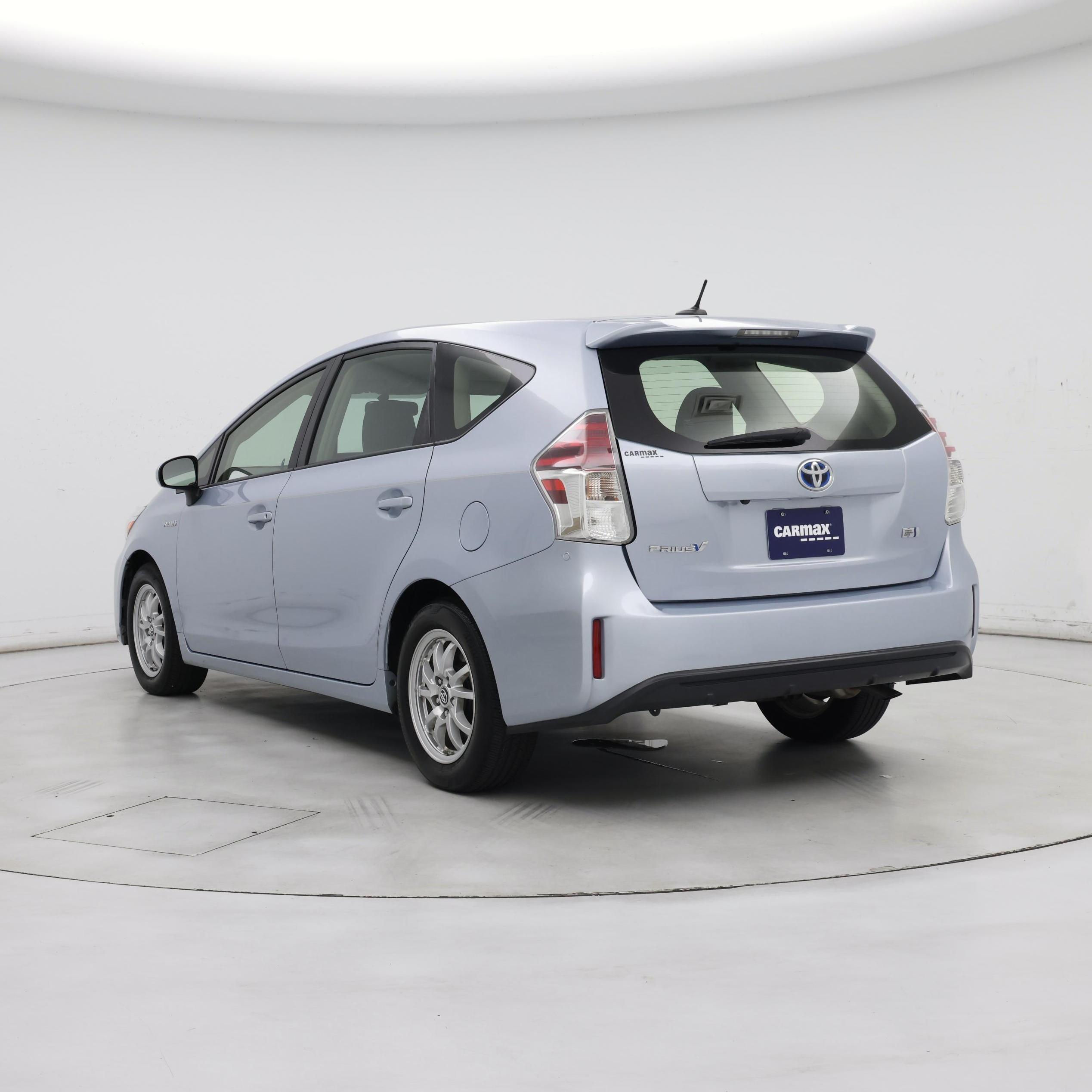 Thumbnail: 2016 Toyota Prius v - 2