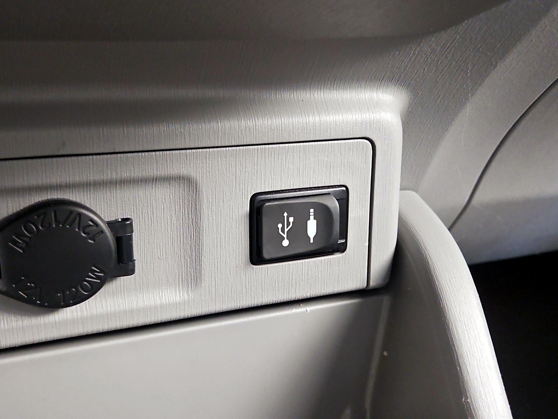Thumbnail: 2016 Toyota Prius v - 19
