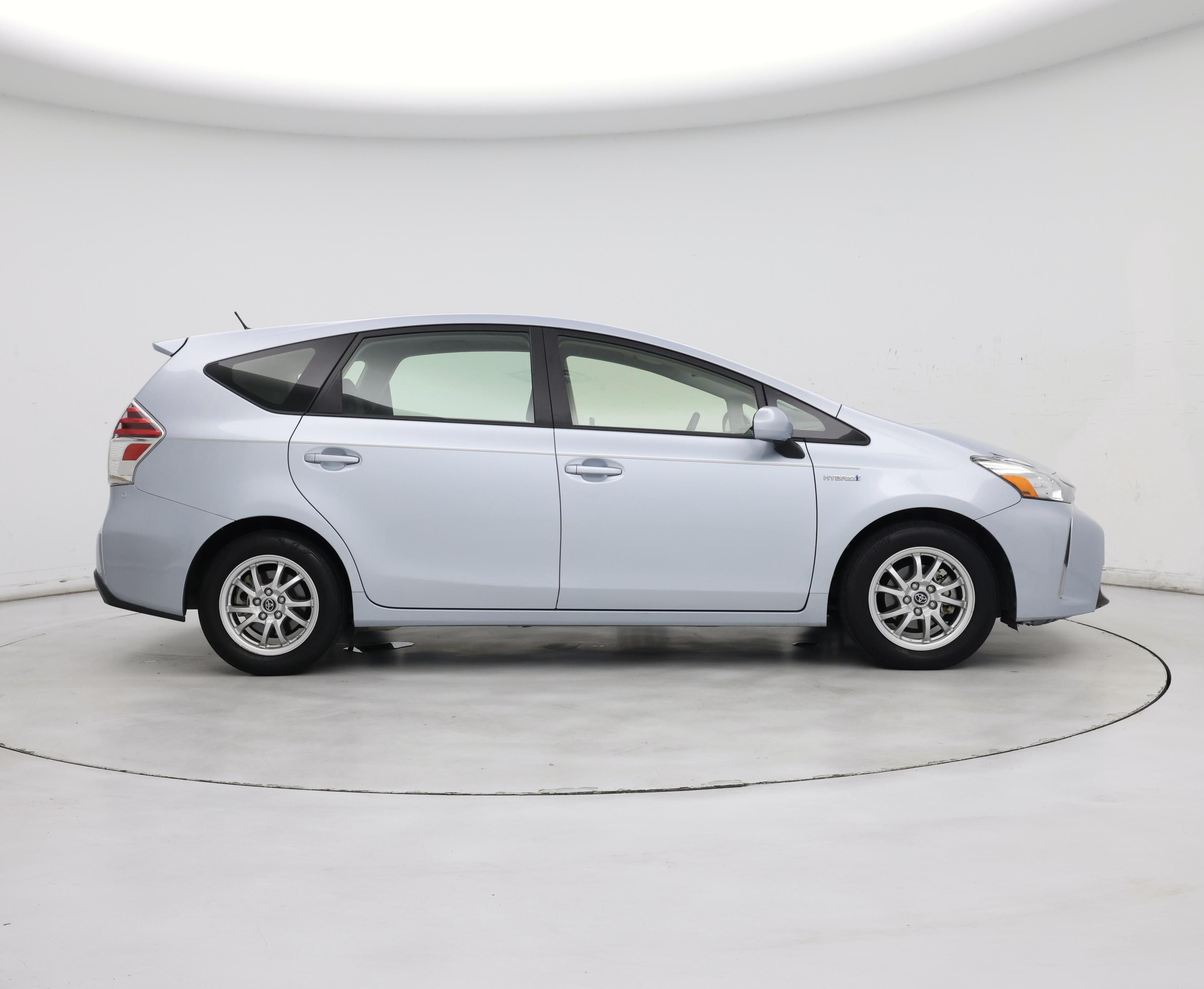 Thumbnail: 2016 Toyota Prius v - 7