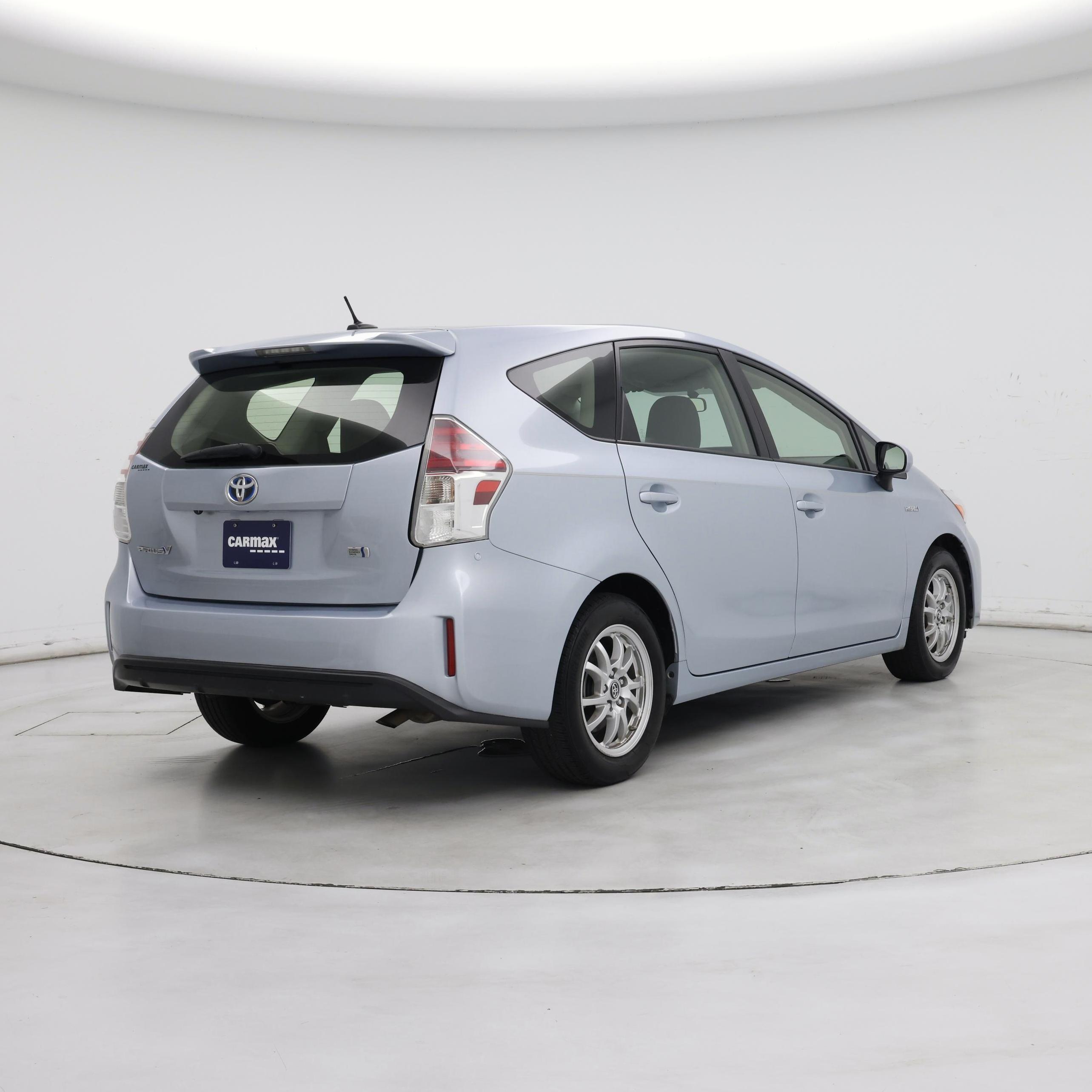 Thumbnail: 2016 Toyota Prius v - 8
