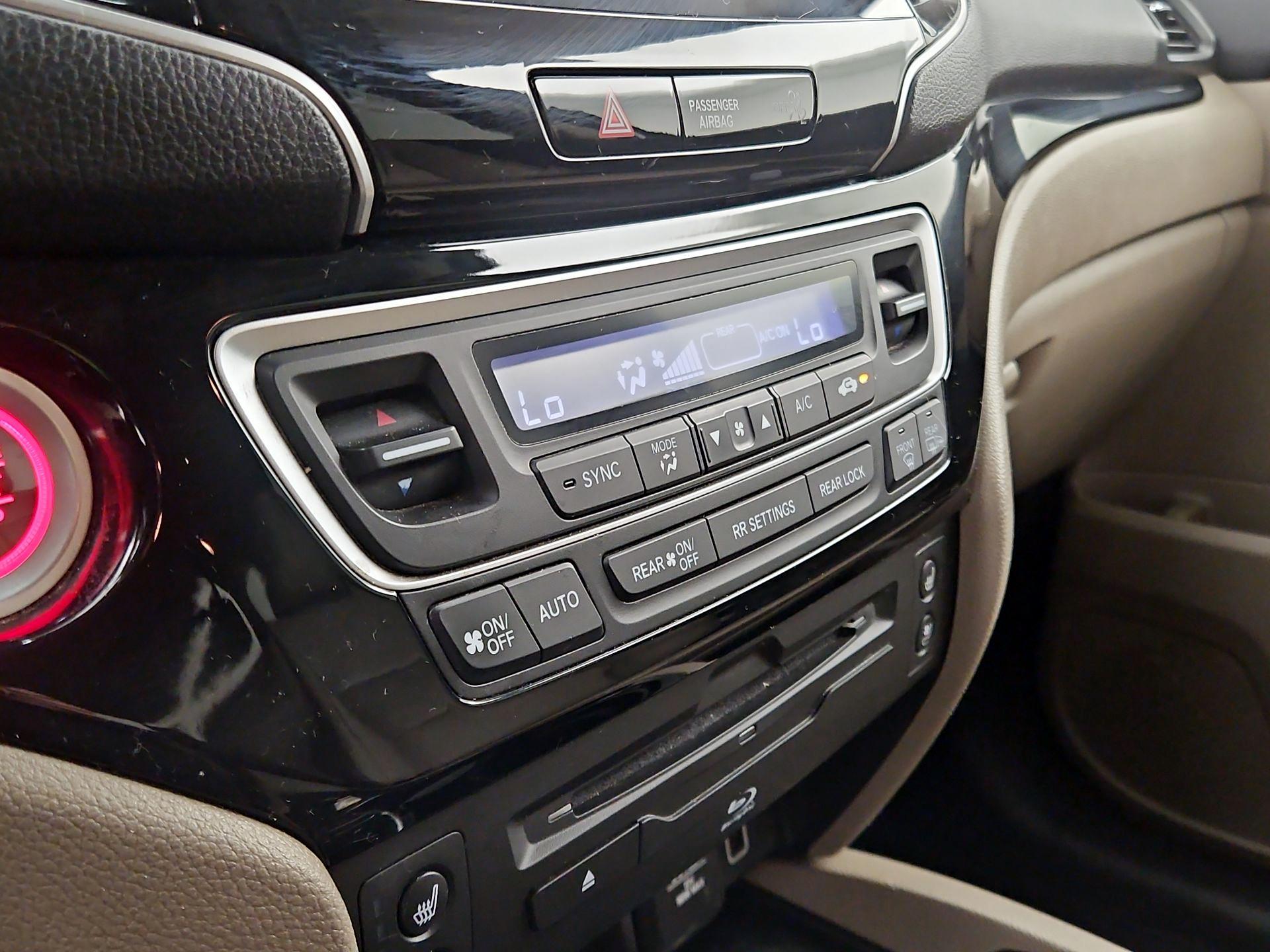 Thumbnail: 2019 Honda Pilot - 16