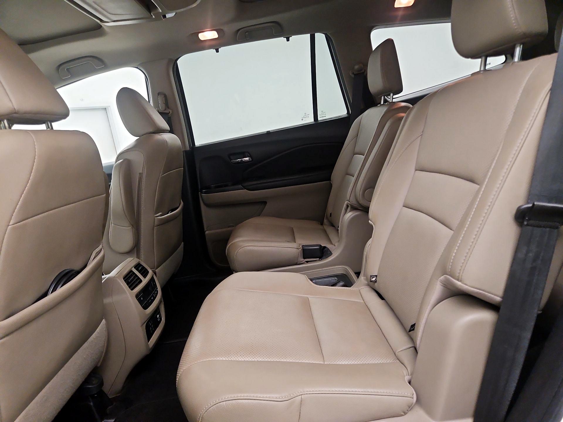 Thumbnail: 2019 Honda Pilot - 20
