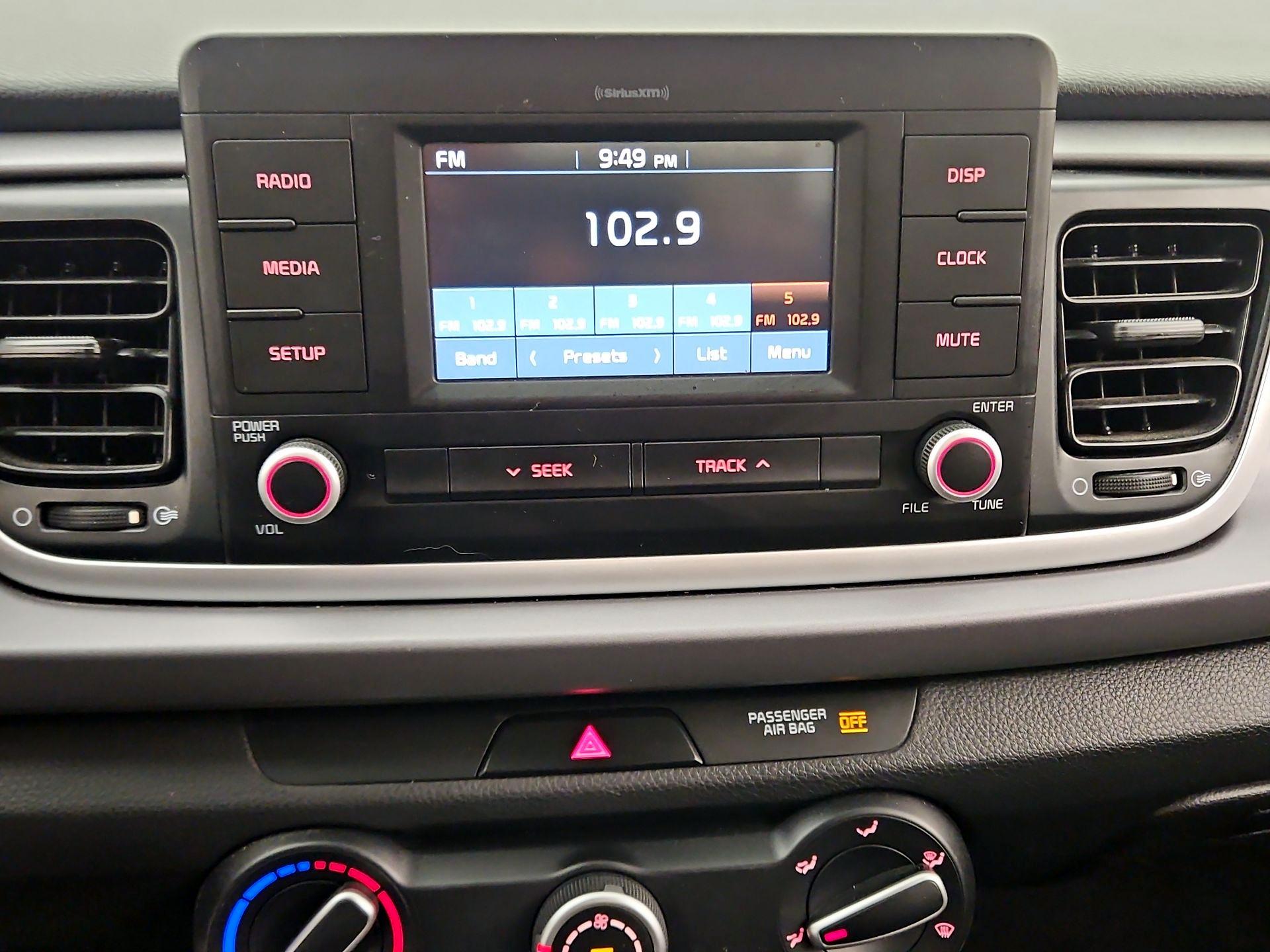 Thumbnail: 2018 Kia Rio - 14