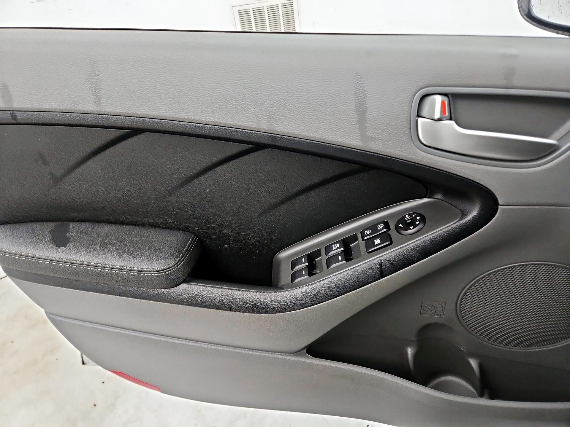 Thumbnail: 2018 Kia Forte - 12