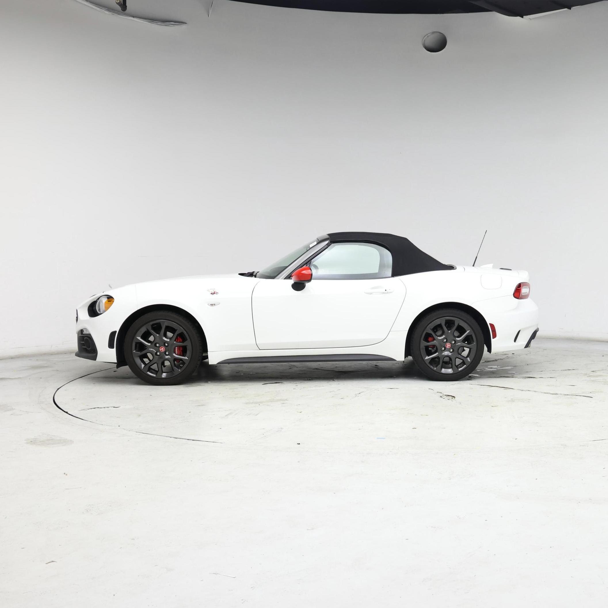 Thumbnail: 2020 Fiat 124 Spider - 3