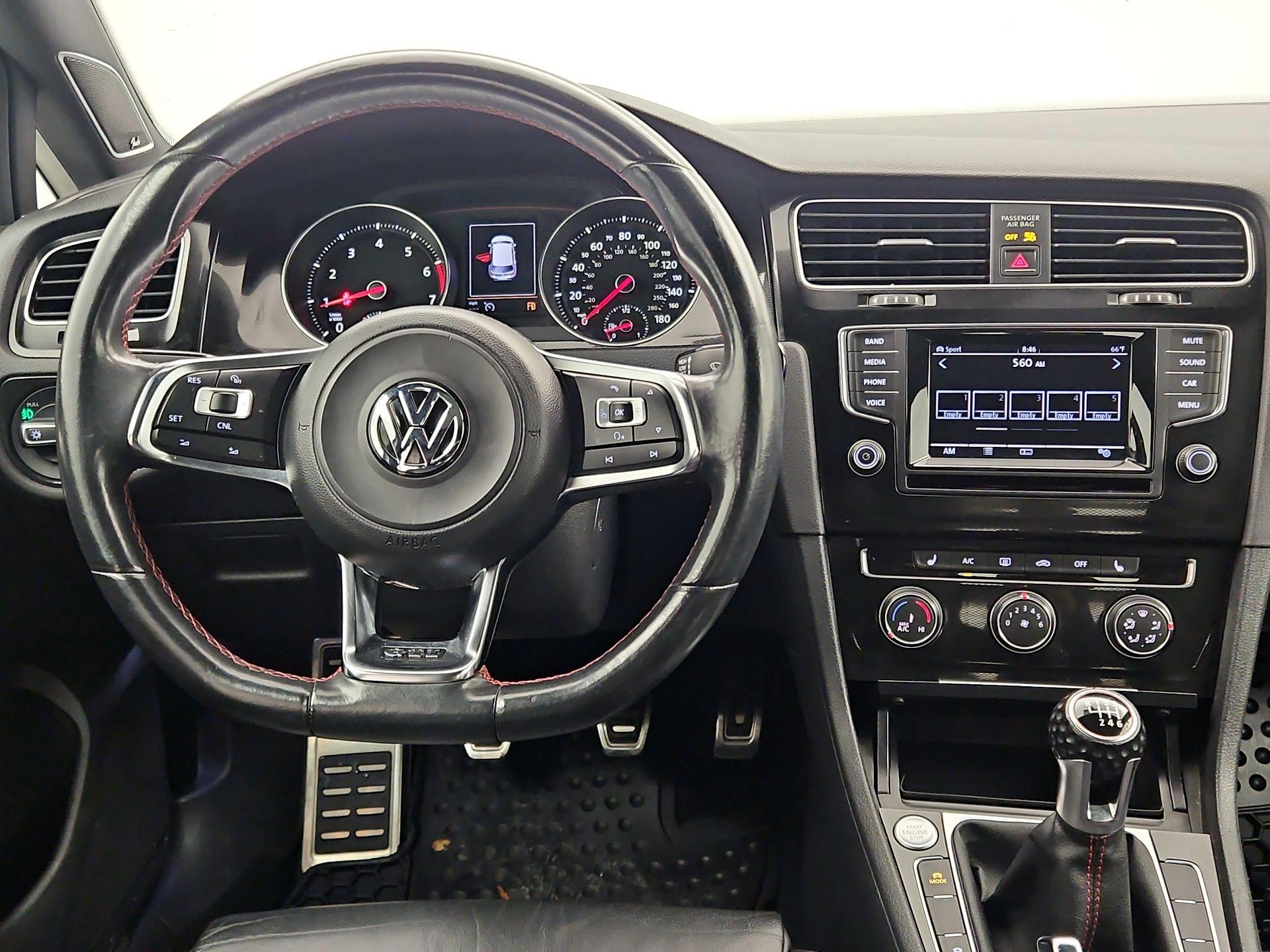 Thumbnail: 2015 Volkswagen Golf - 10