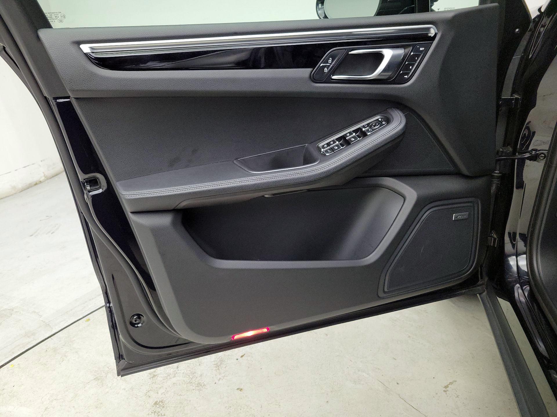 Thumbnail: 2022 Porsche Macan - 12