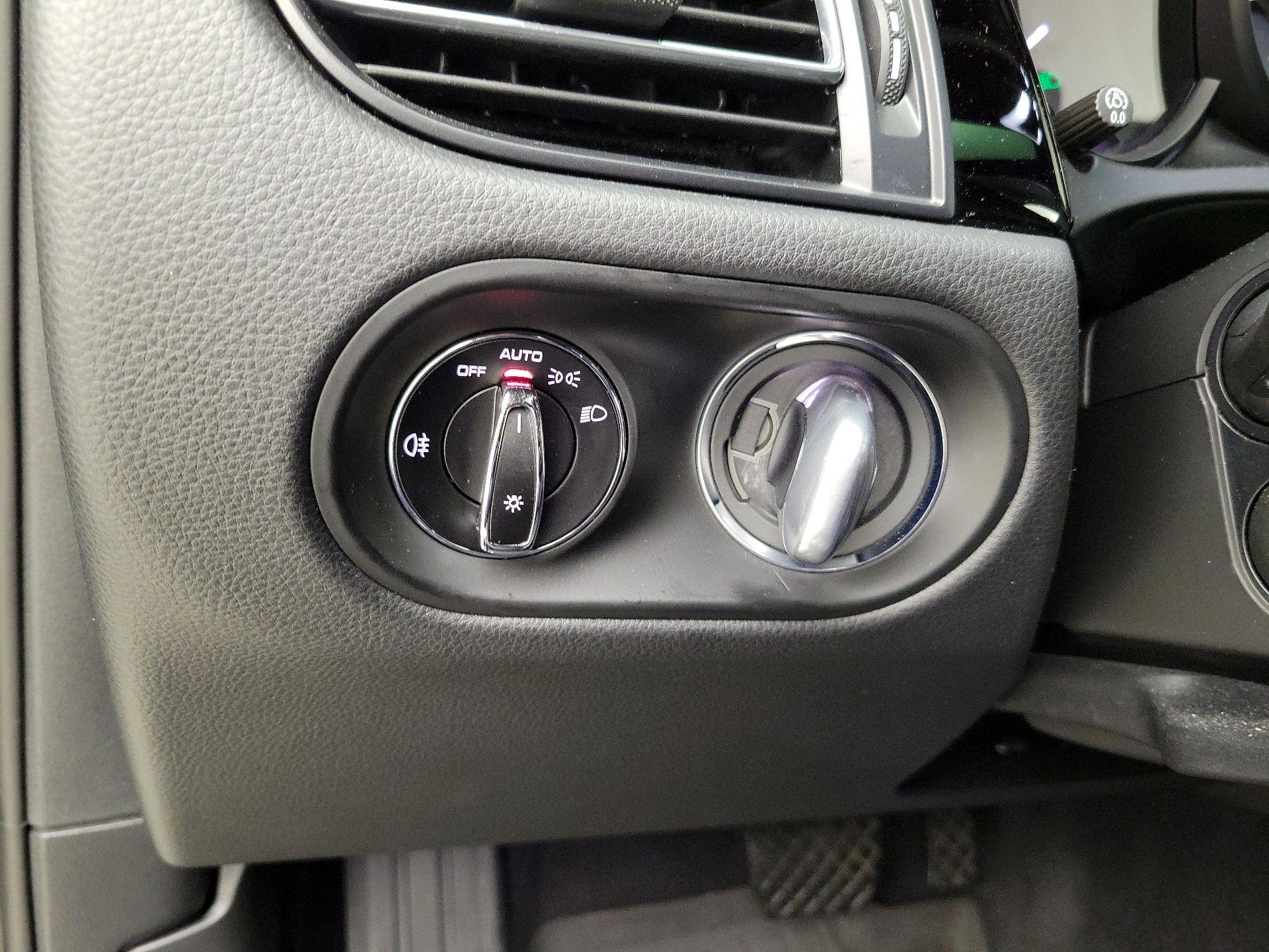 Thumbnail: 2022 Porsche Macan - 13