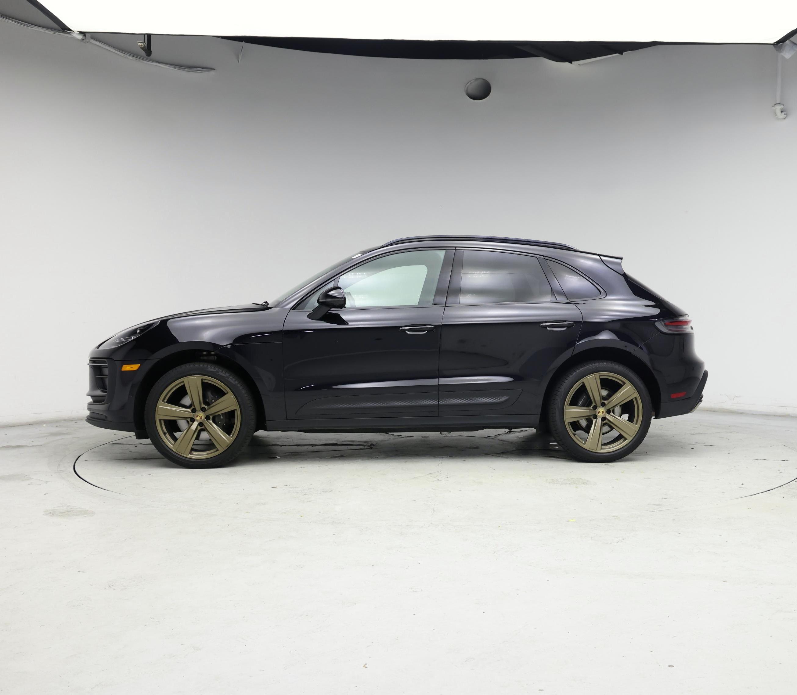 Thumbnail: 2022 Porsche Macan - 3