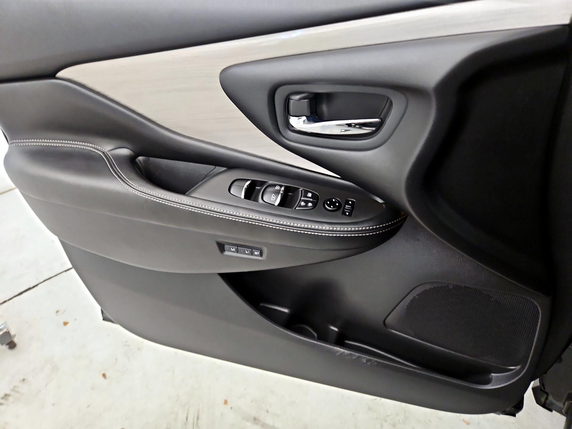Thumbnail: 2015 Nissan Murano - 12