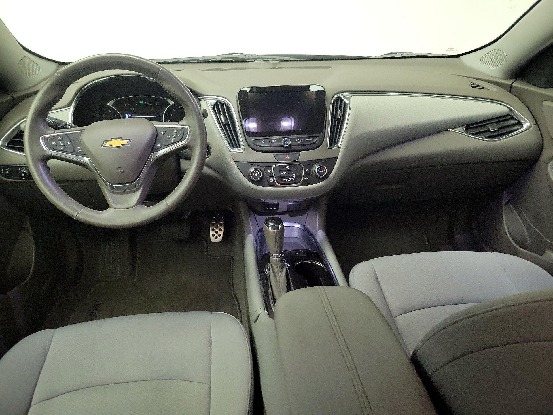 Thumbnail: 2016 Chevrolet Malibu - 9