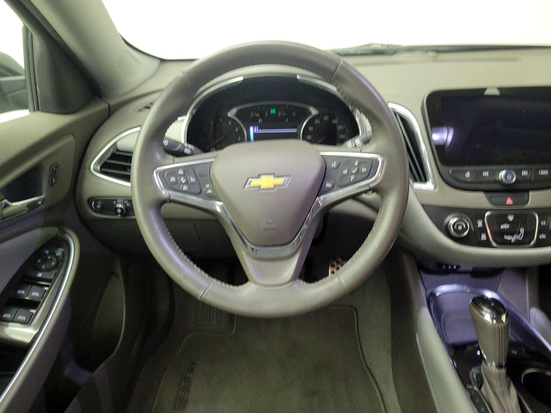 Thumbnail: 2016 Chevrolet Malibu - 10