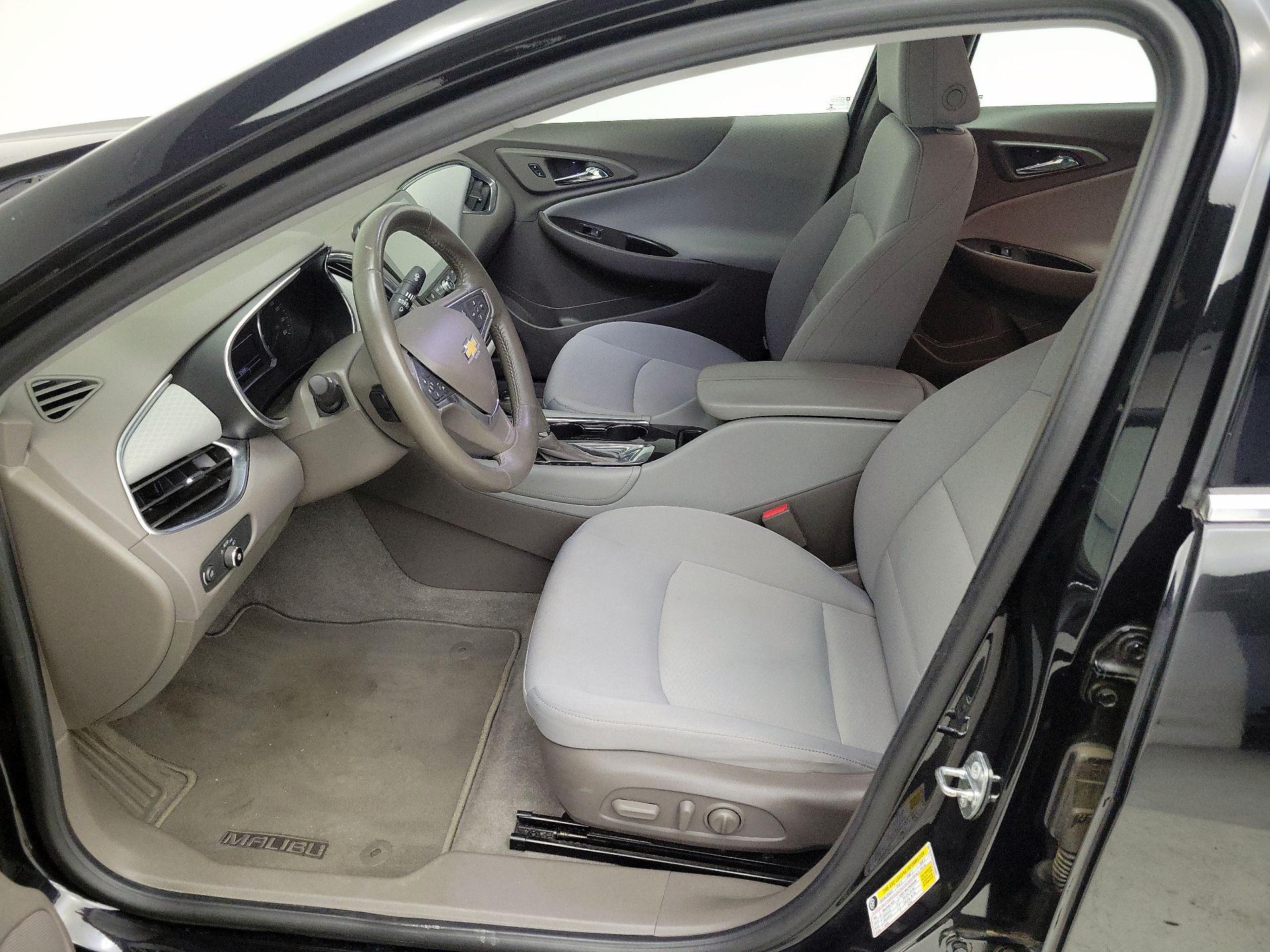Thumbnail: 2016 Chevrolet Malibu - 11