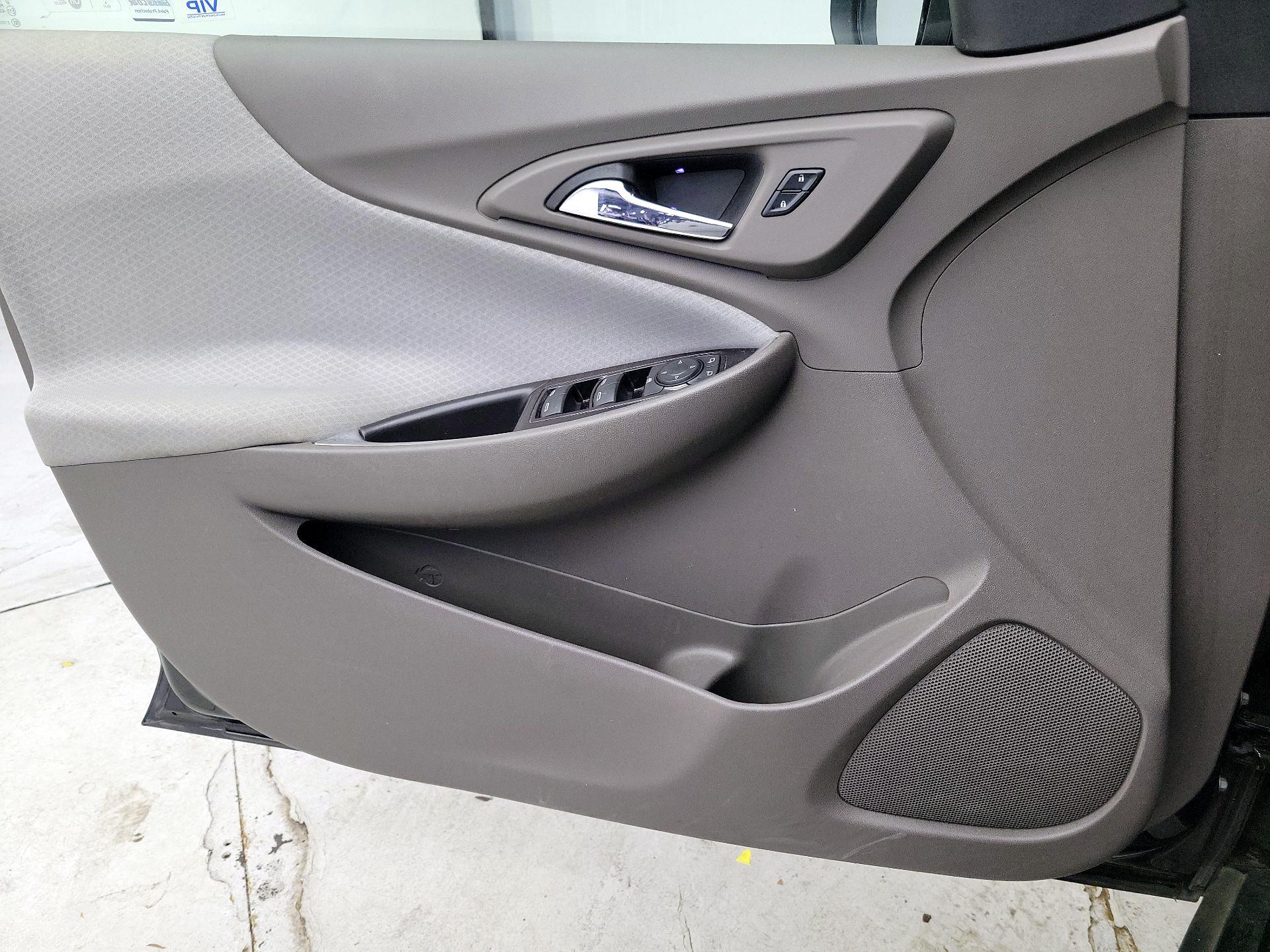 Thumbnail: 2016 Chevrolet Malibu - 12