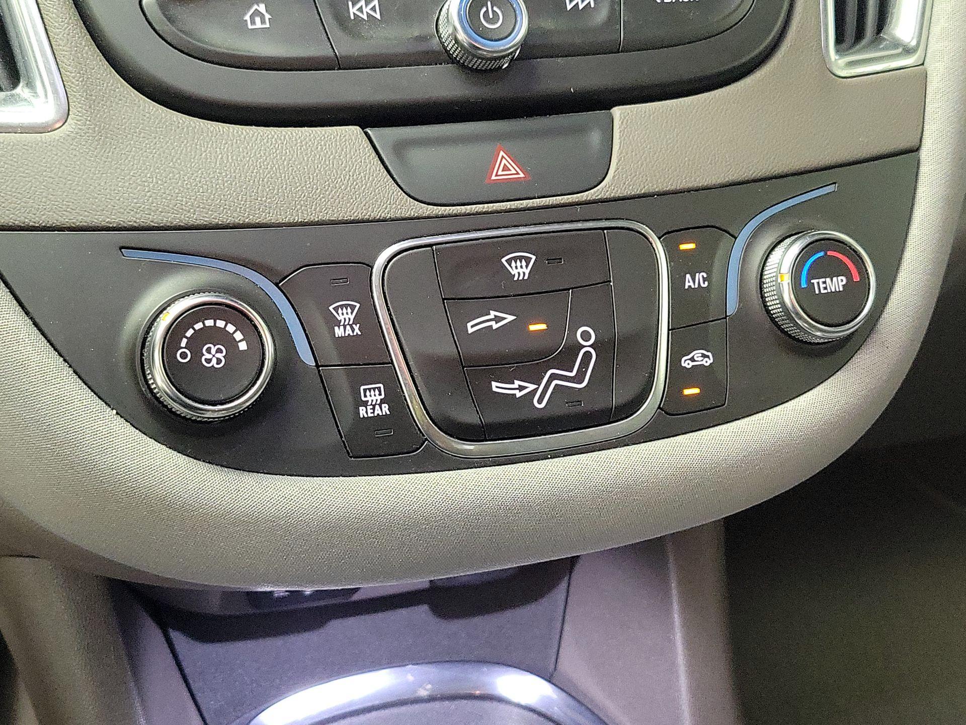 Thumbnail: 2016 Chevrolet Malibu - 16