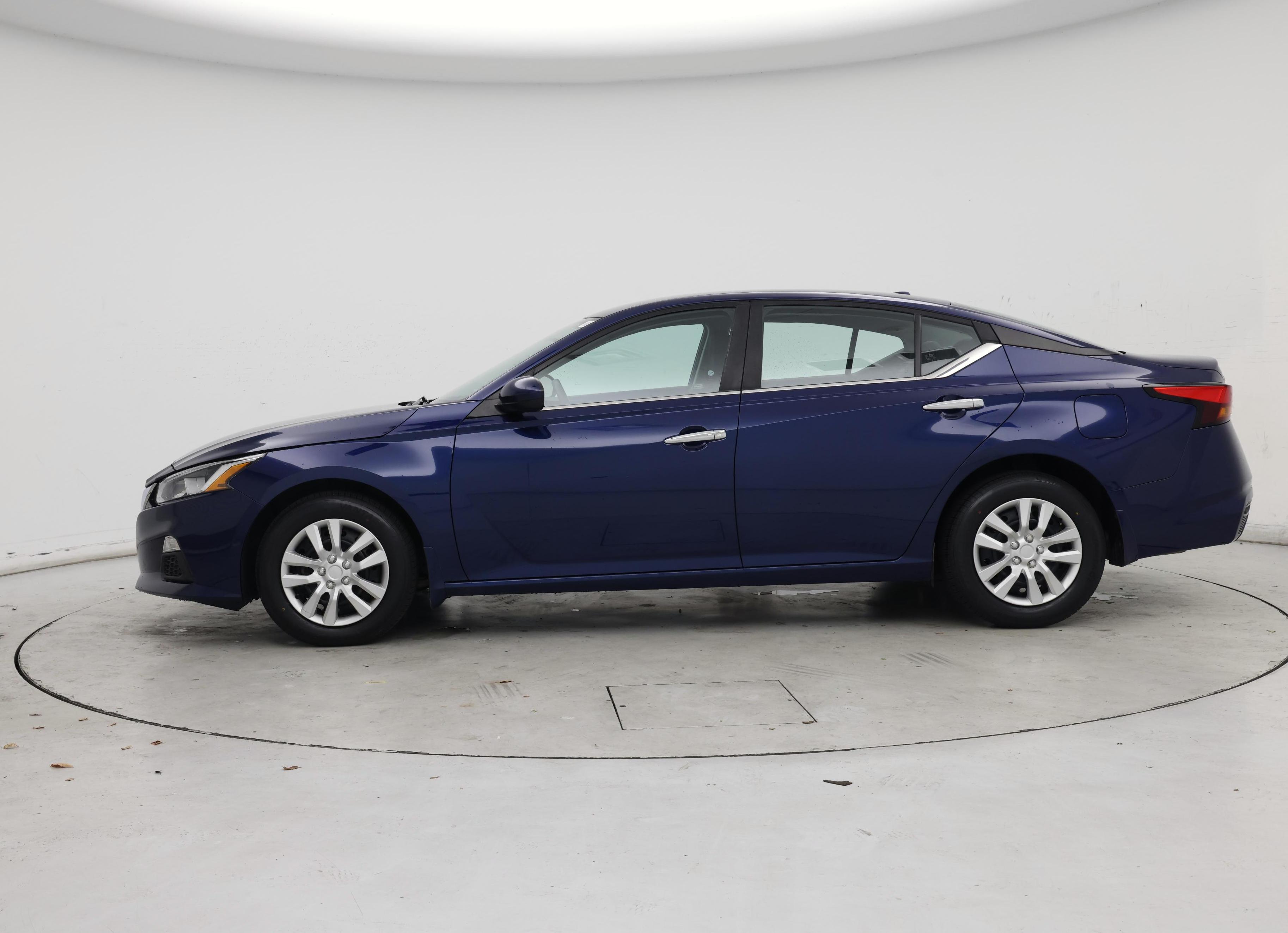 Thumbnail: 2020 Nissan Altima - 3