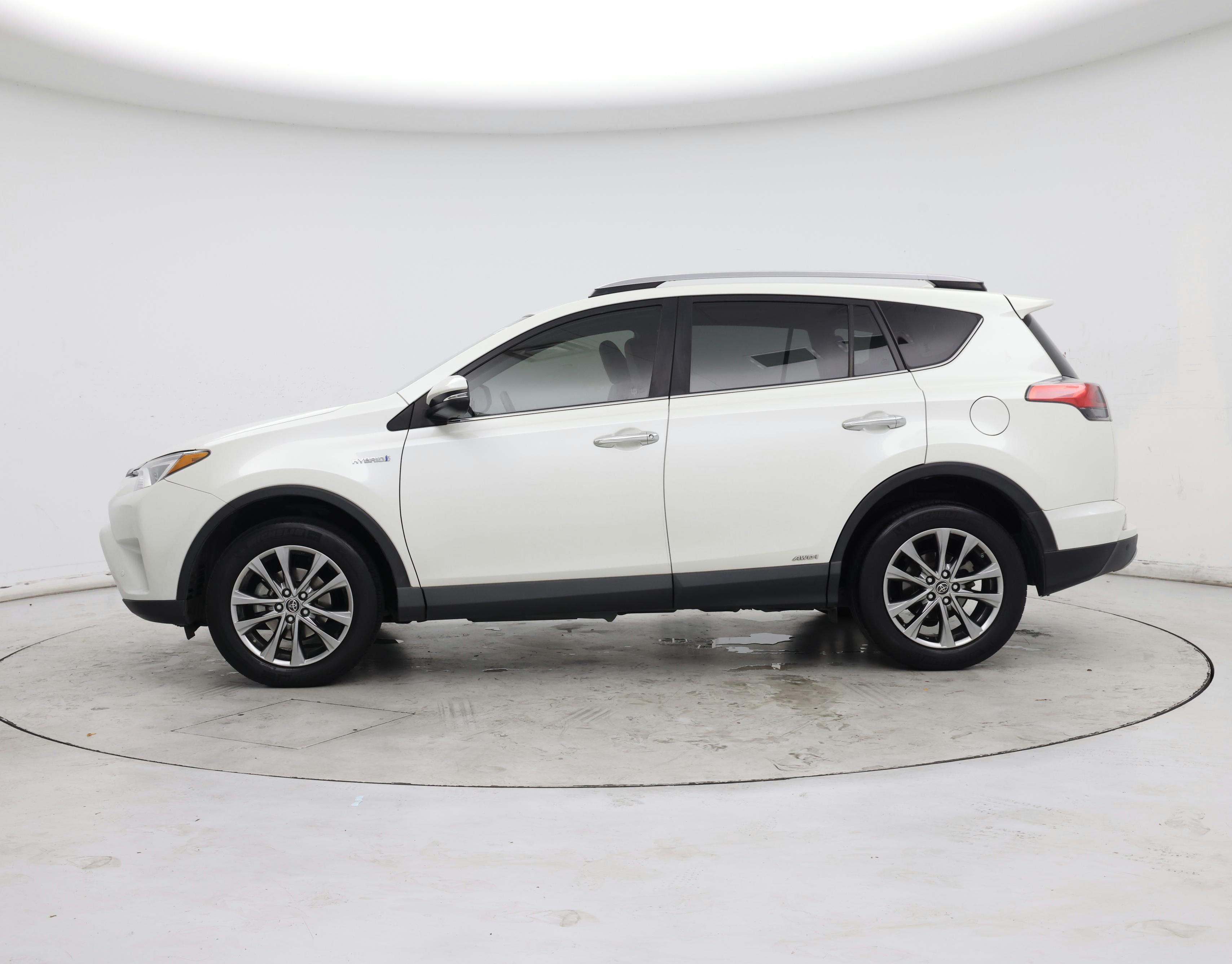 Thumbnail: 2017 Toyota RAV4 - 3