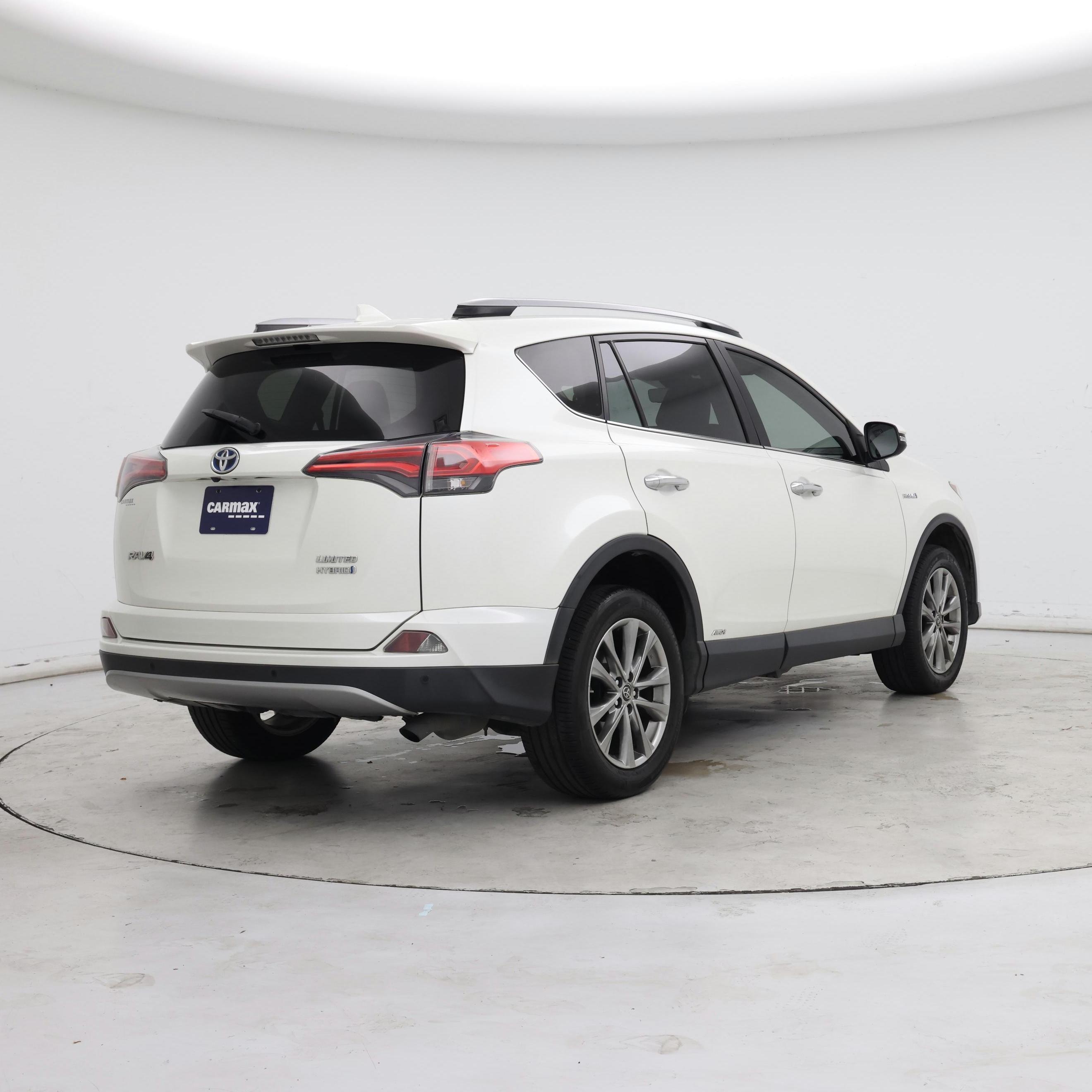 Thumbnail: 2017 Toyota RAV4 - 8