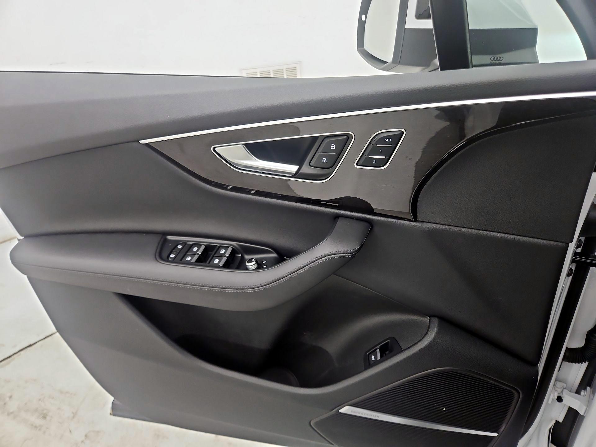 Thumbnail: 2023 Audi Q7 - 12