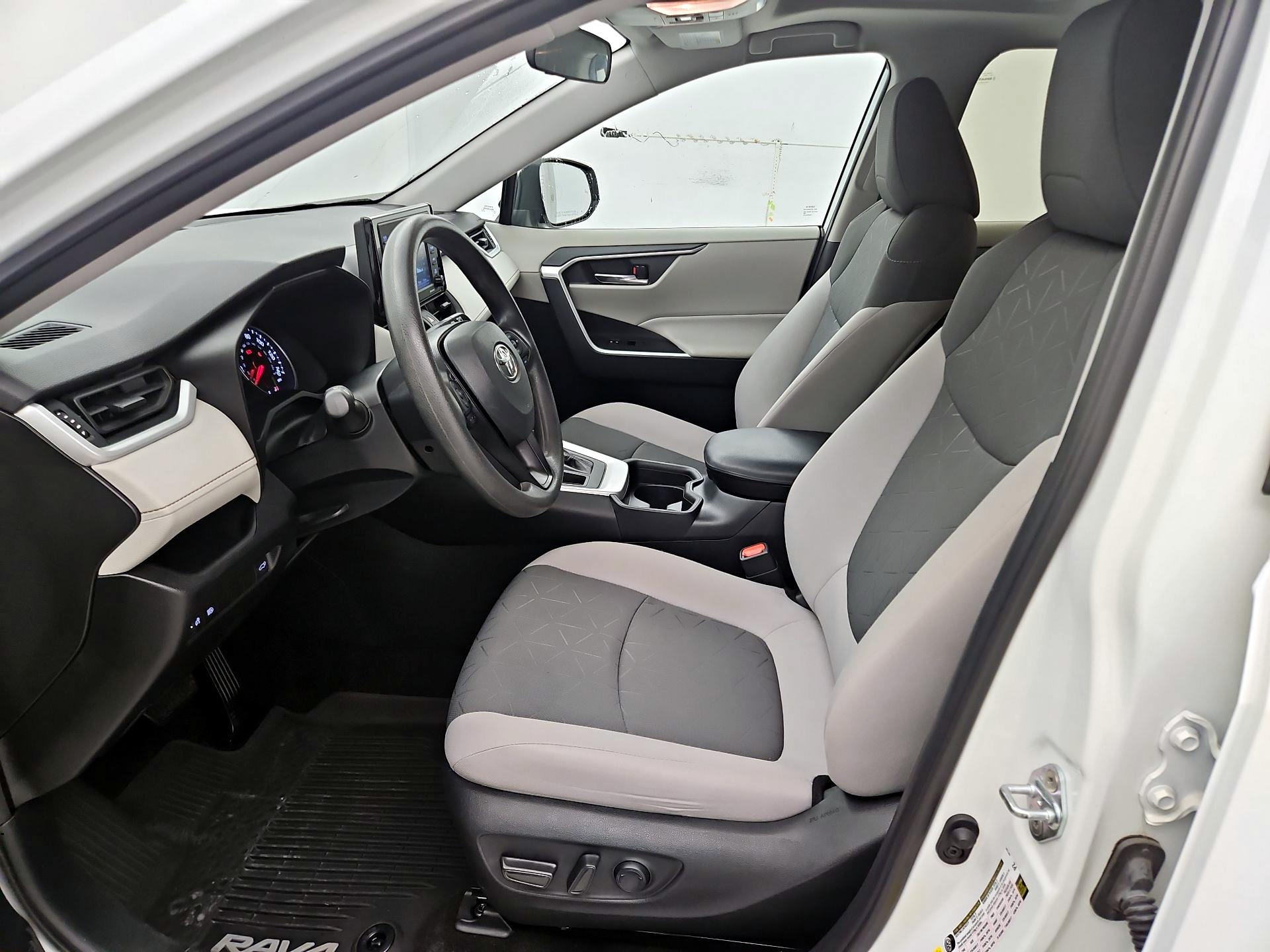 Thumbnail: 2020 Toyota RAV4 - 11