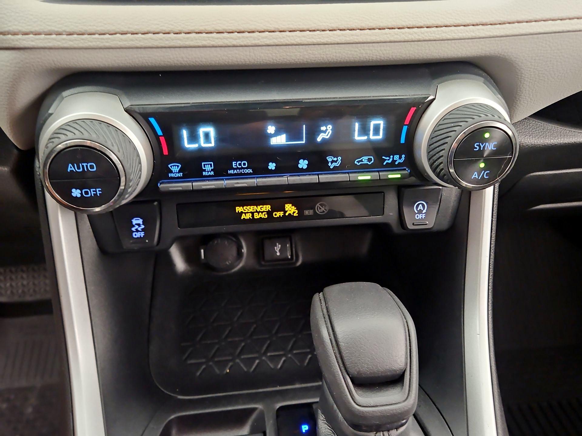 Thumbnail: 2020 Toyota RAV4 - 16
