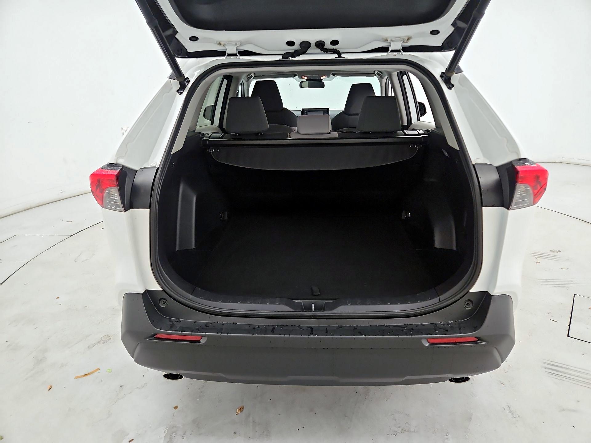 Thumbnail: 2020 Toyota RAV4 - 20