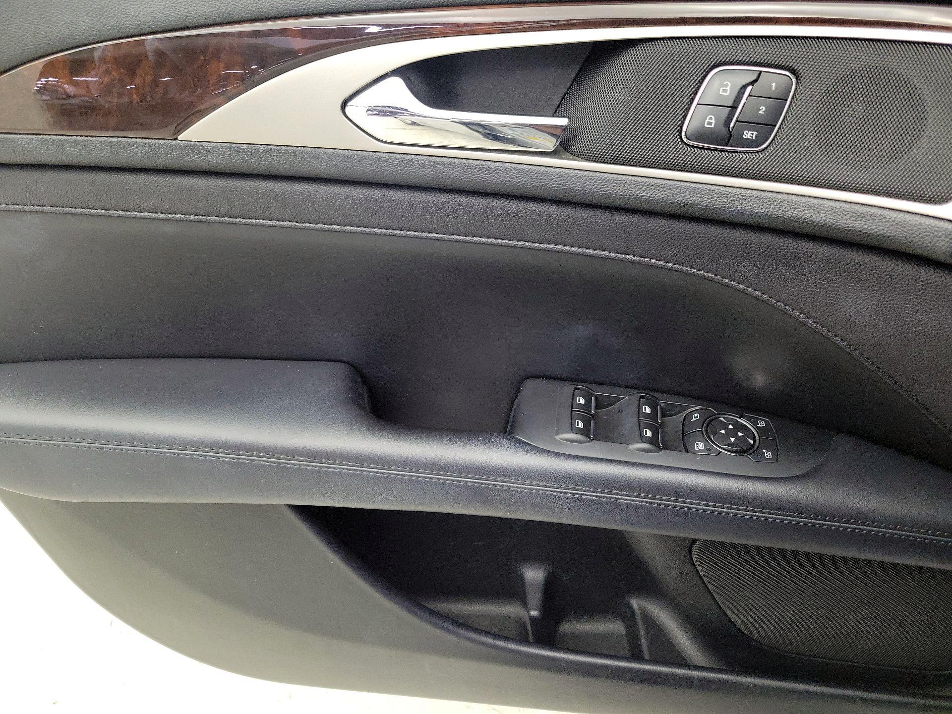 Thumbnail: 2017 Lincoln MKZ - 12