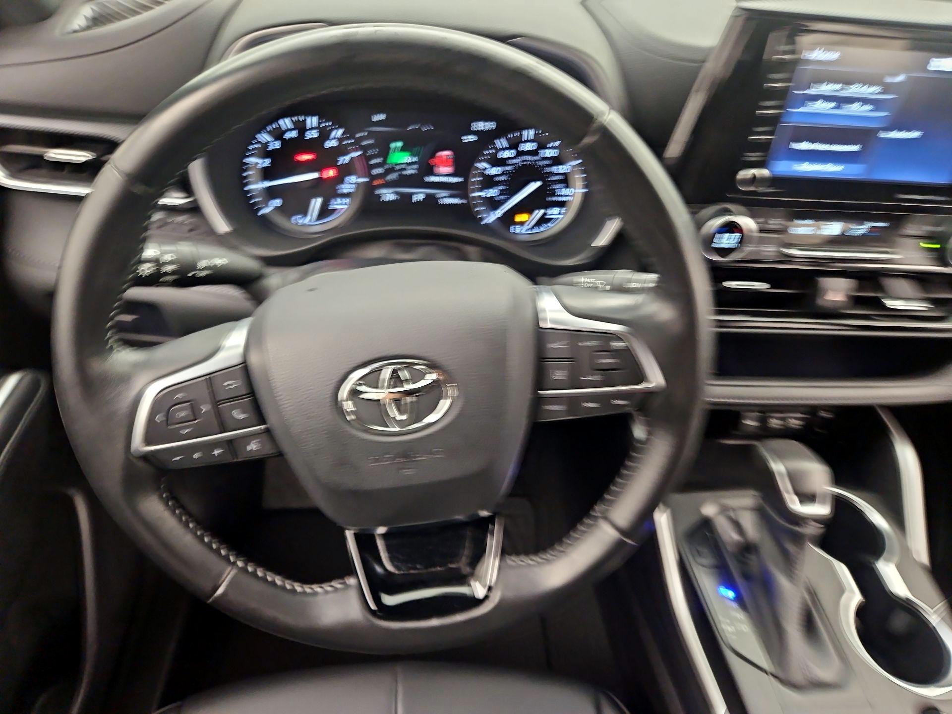 Thumbnail: 2021 Toyota Highlander - 10
