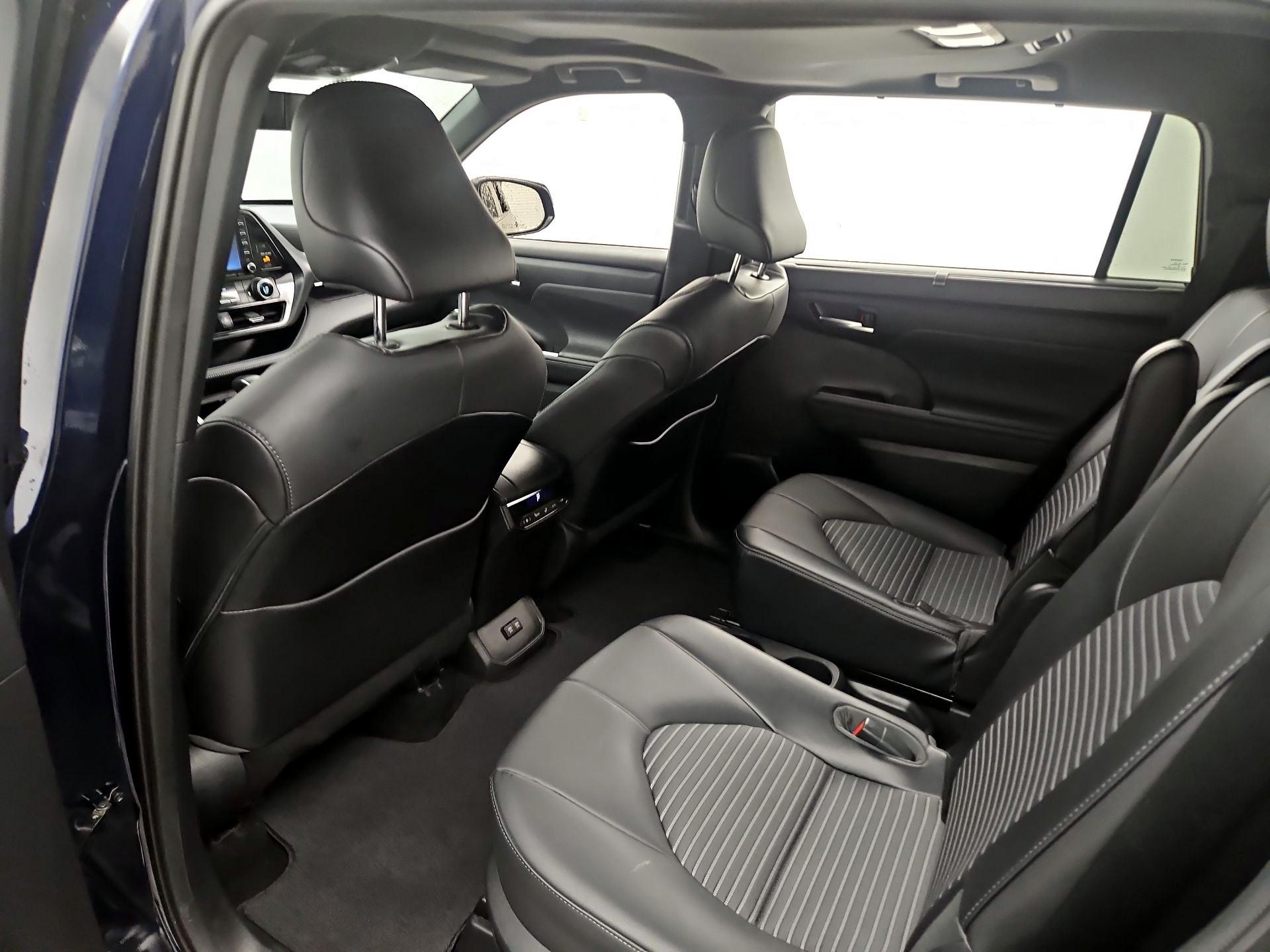Thumbnail: 2021 Toyota Highlander - 19