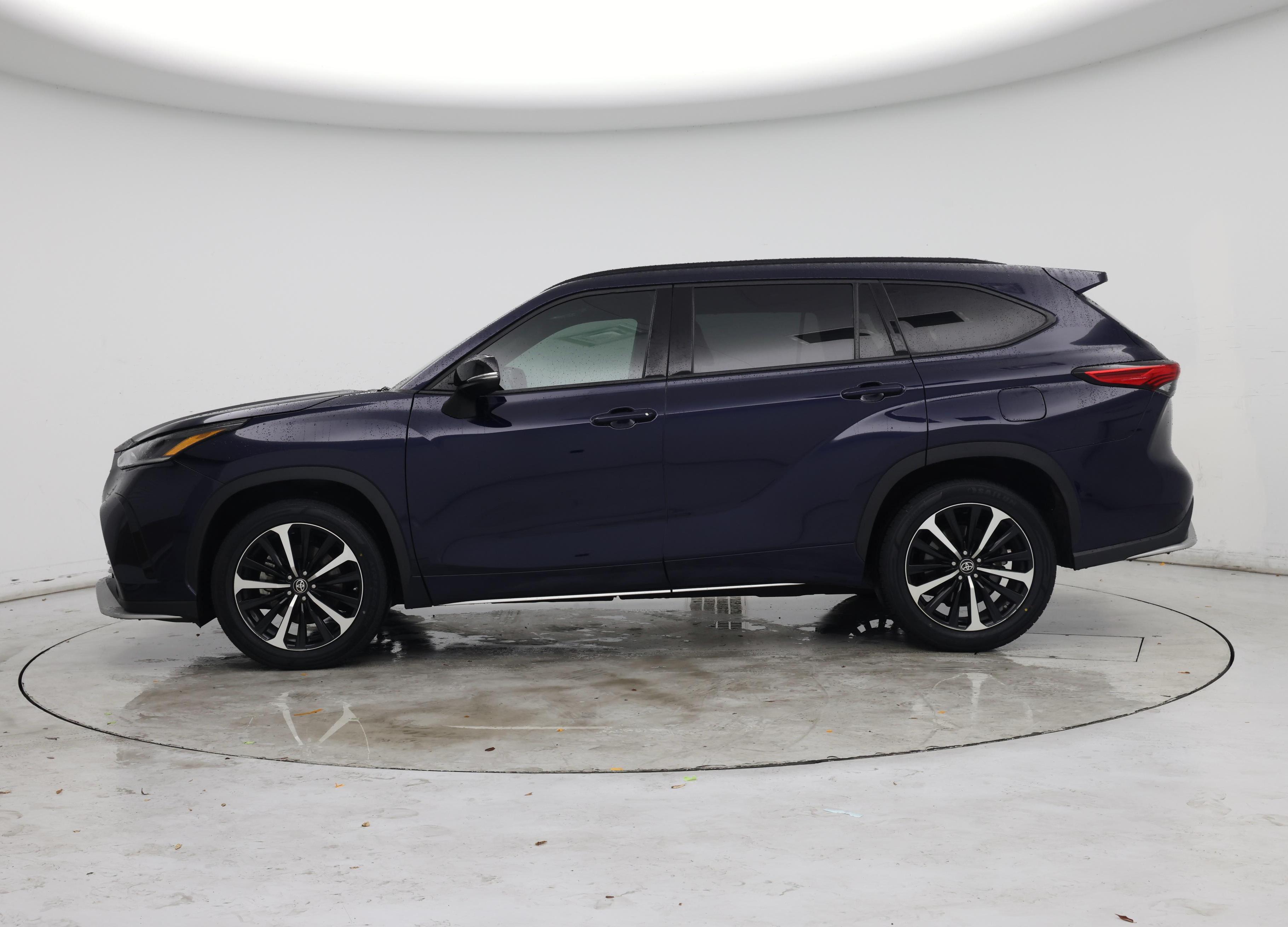 Thumbnail: 2021 Toyota Highlander - 3