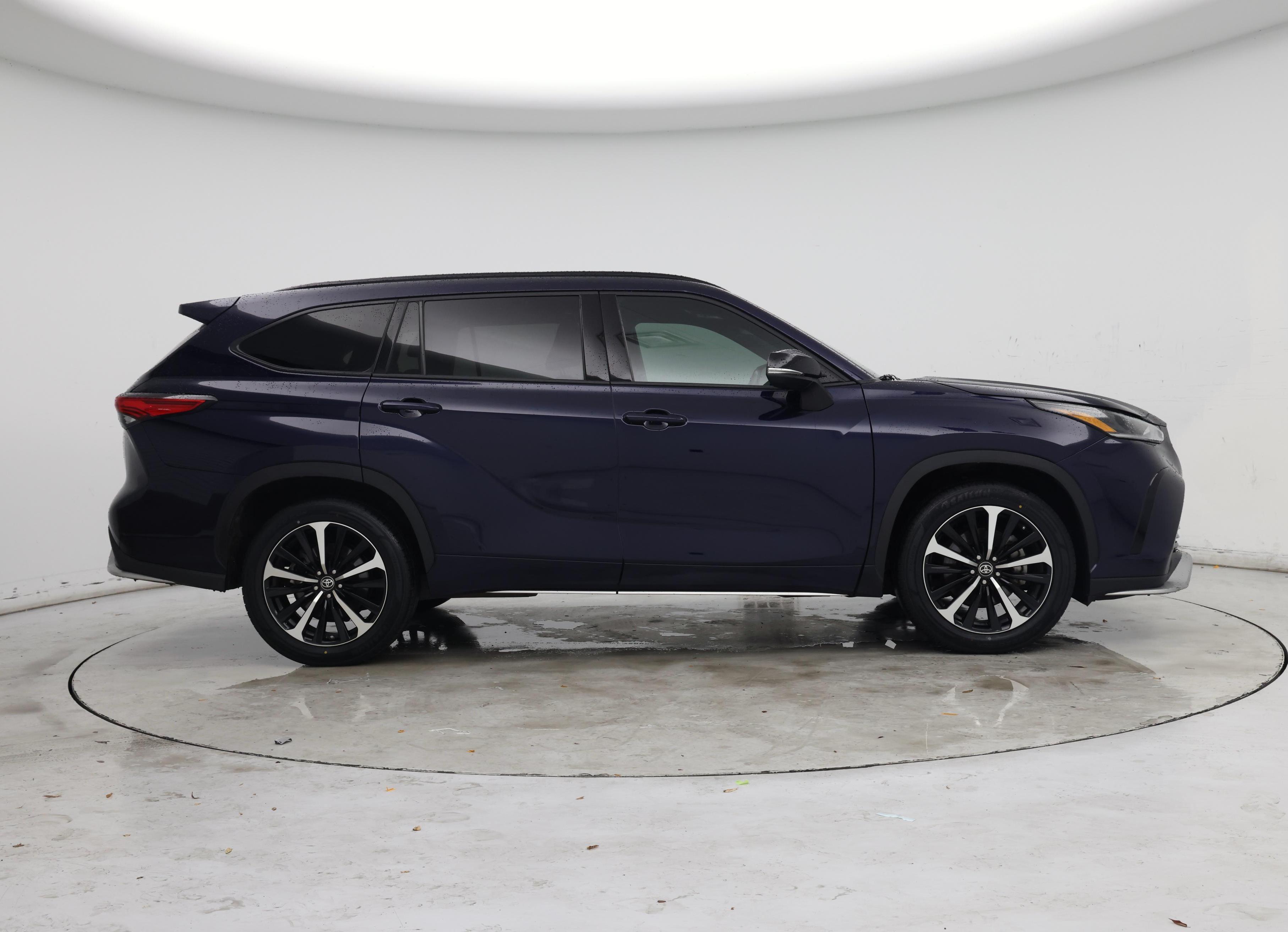 Thumbnail: 2021 Toyota Highlander - 7
