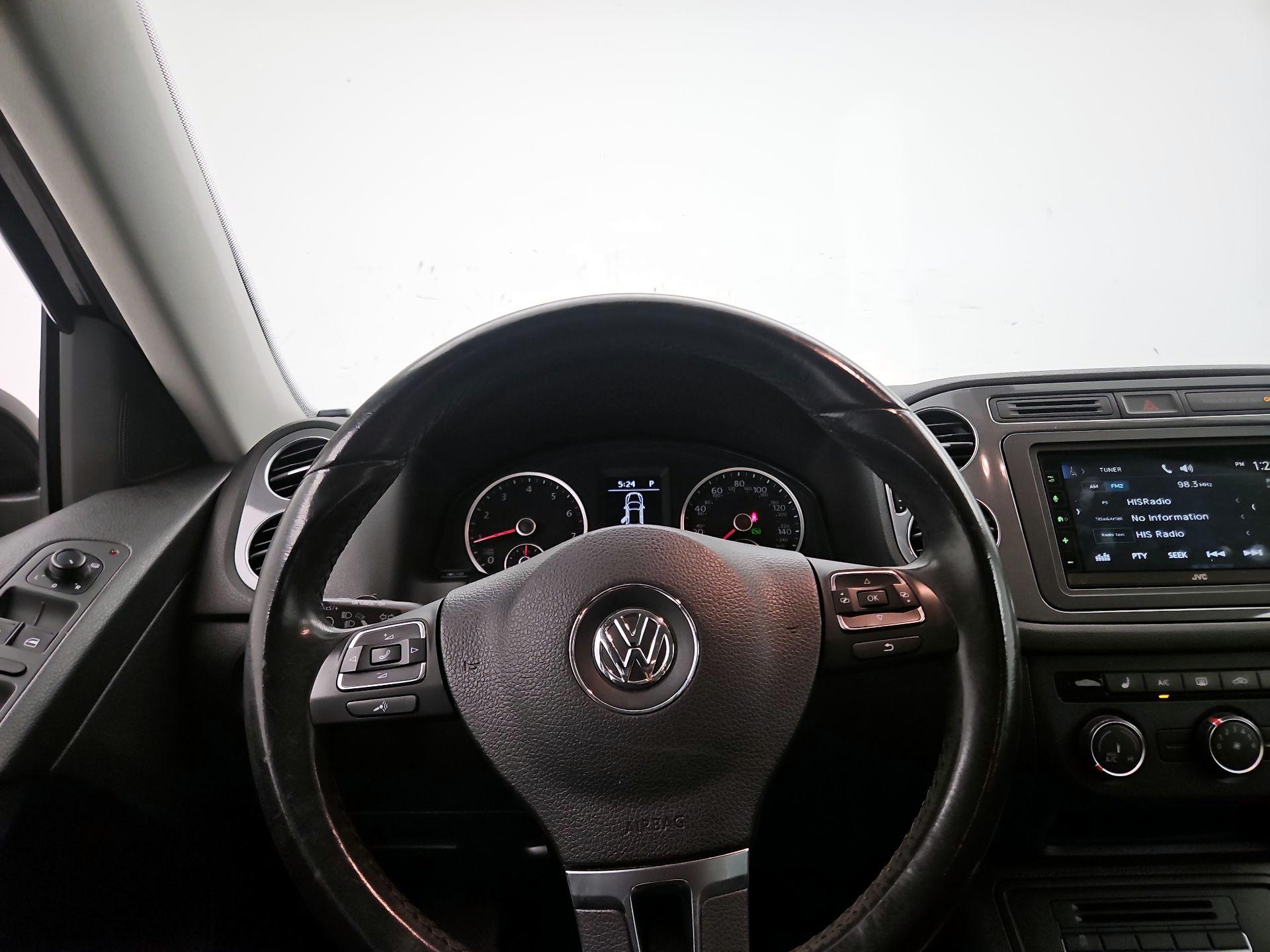 Thumbnail: 2017 Volkswagen Tiguan - 10