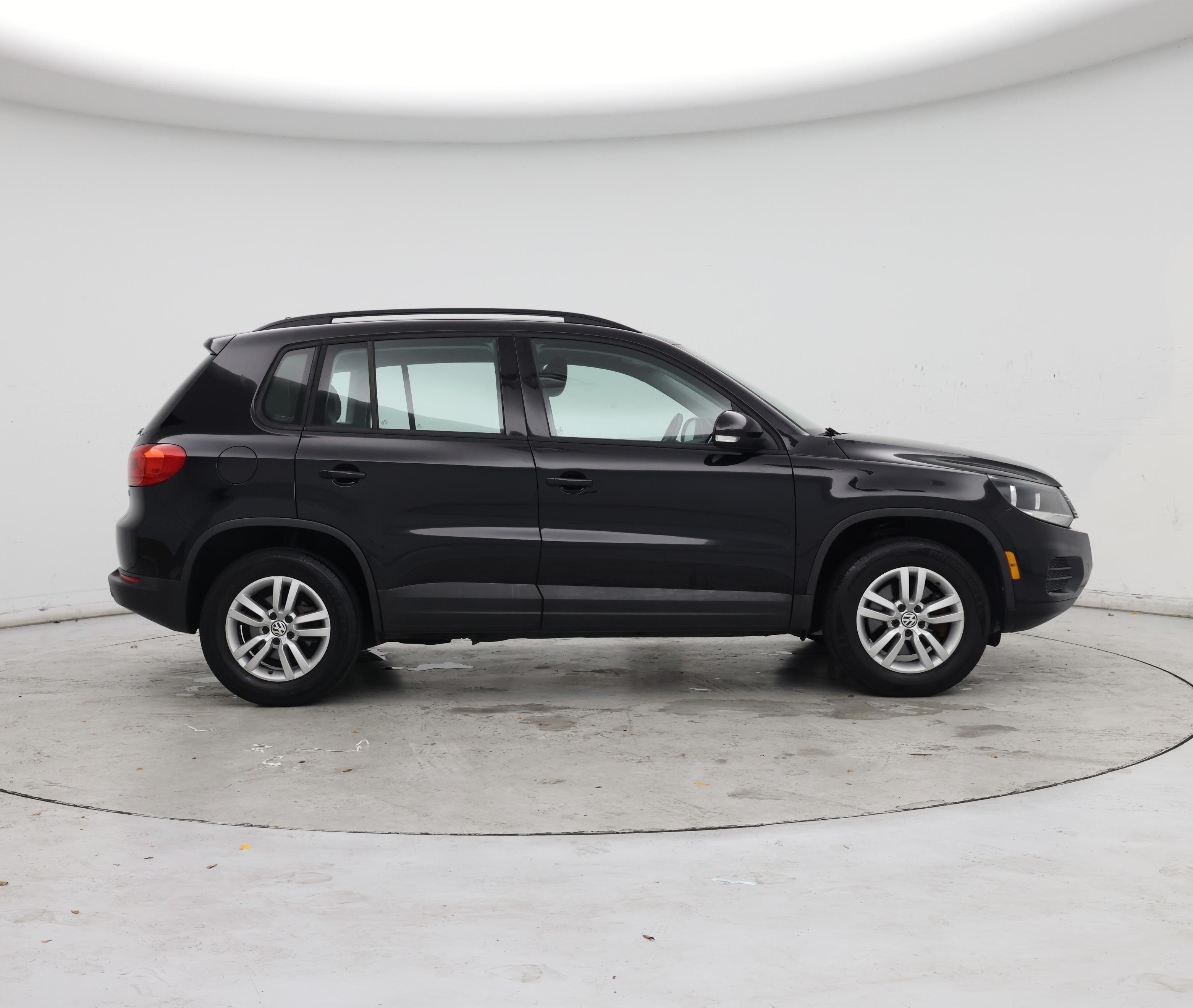 Thumbnail: 2017 Volkswagen Tiguan - 7