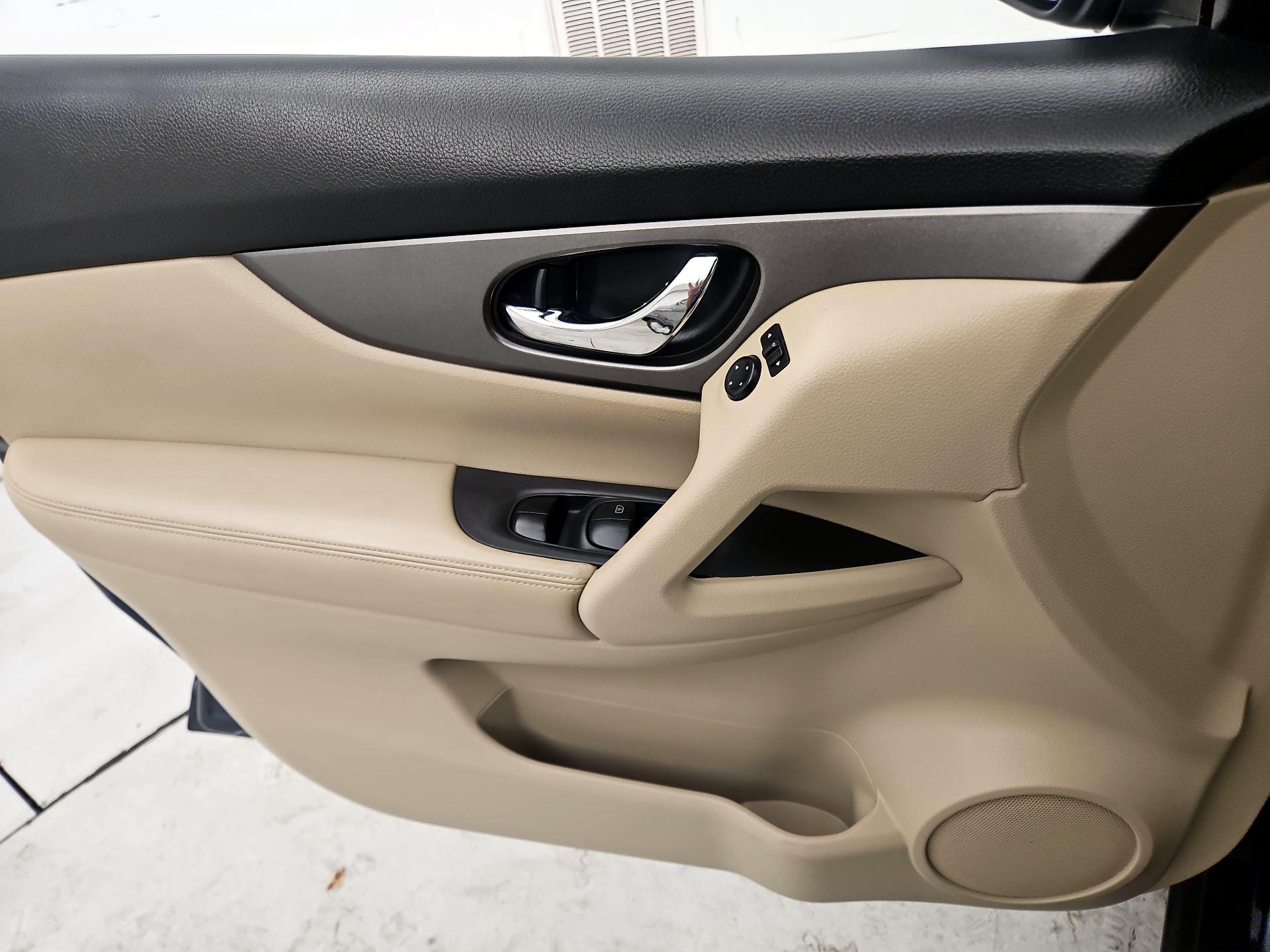 Thumbnail: 2016 Nissan Rogue - 12