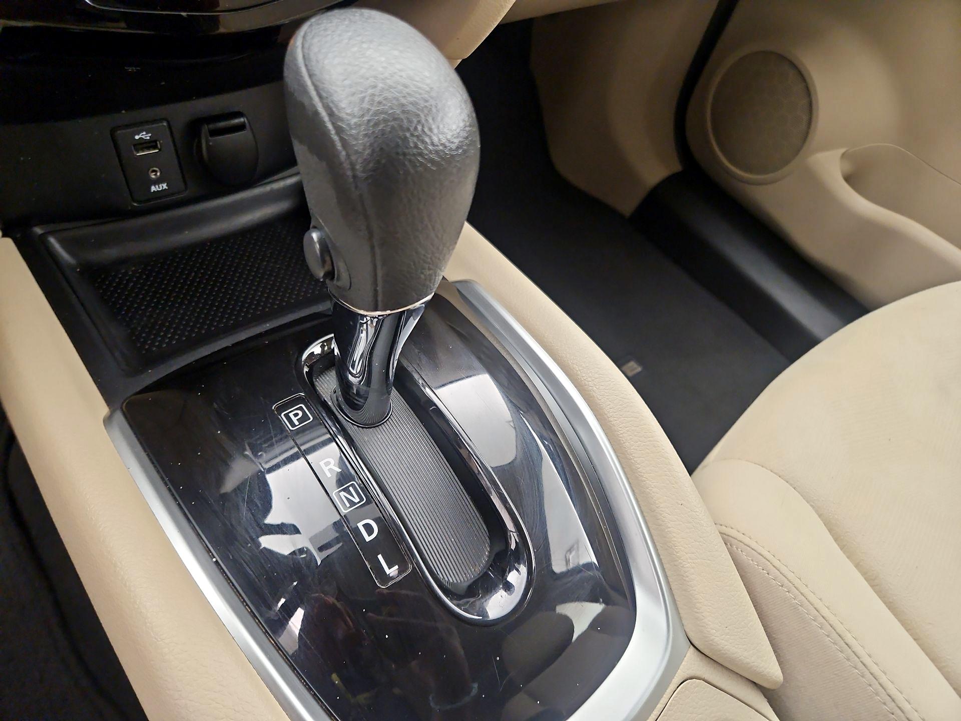 Thumbnail: 2016 Nissan Rogue - 17