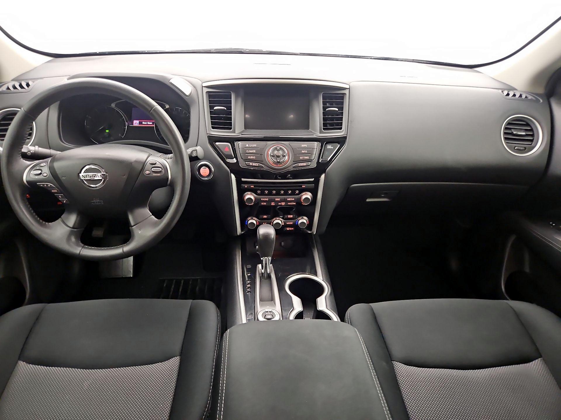 Thumbnail: 2017 Nissan Pathfinder - 9