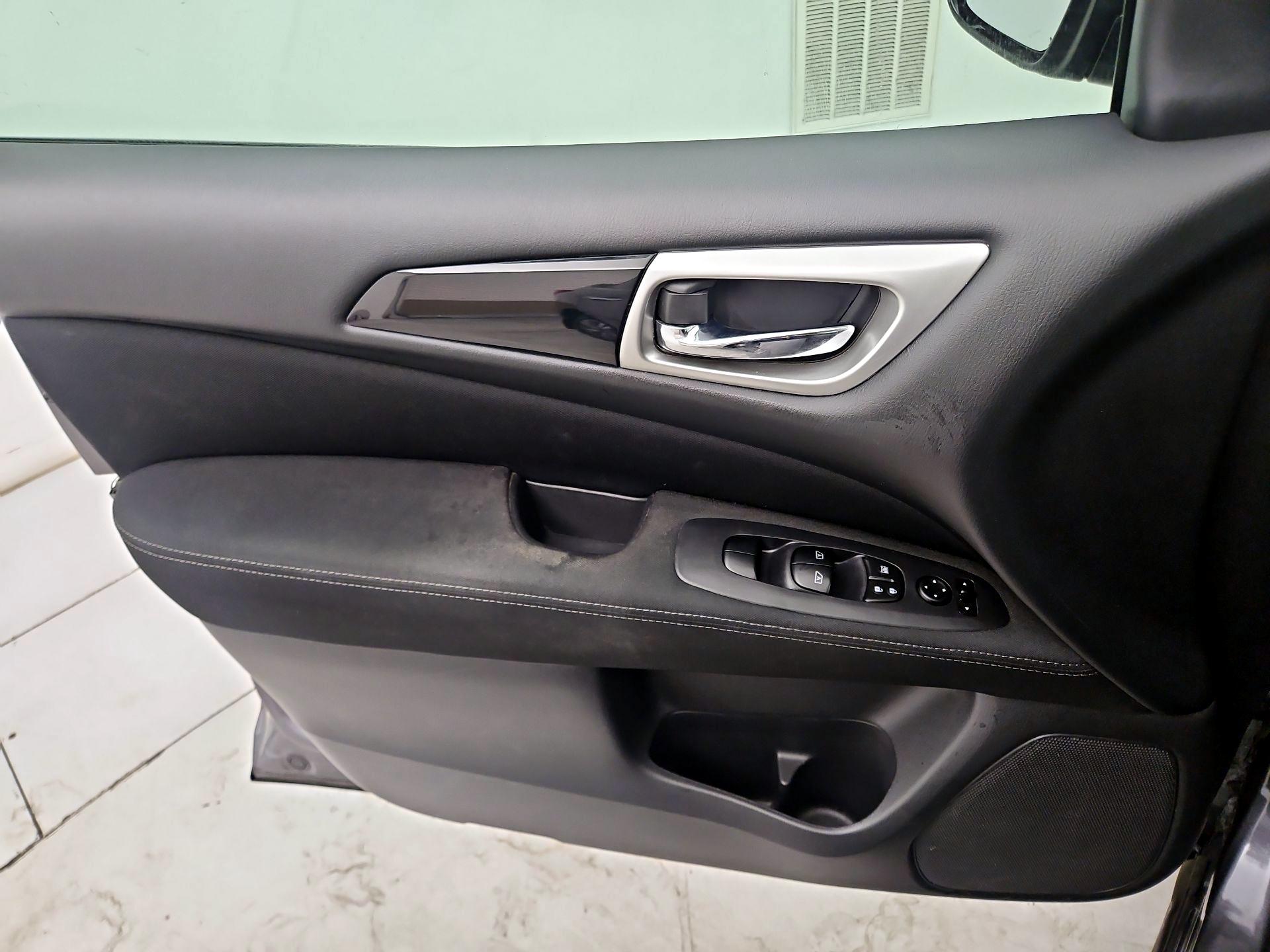 Thumbnail: 2017 Nissan Pathfinder - 12