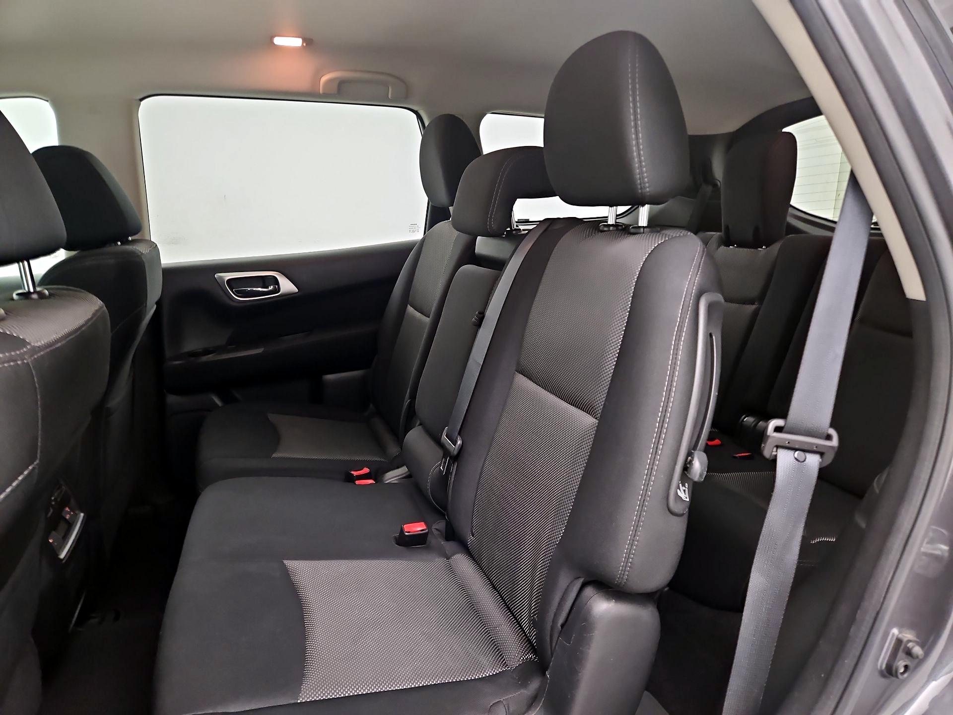 Thumbnail: 2017 Nissan Pathfinder - 18