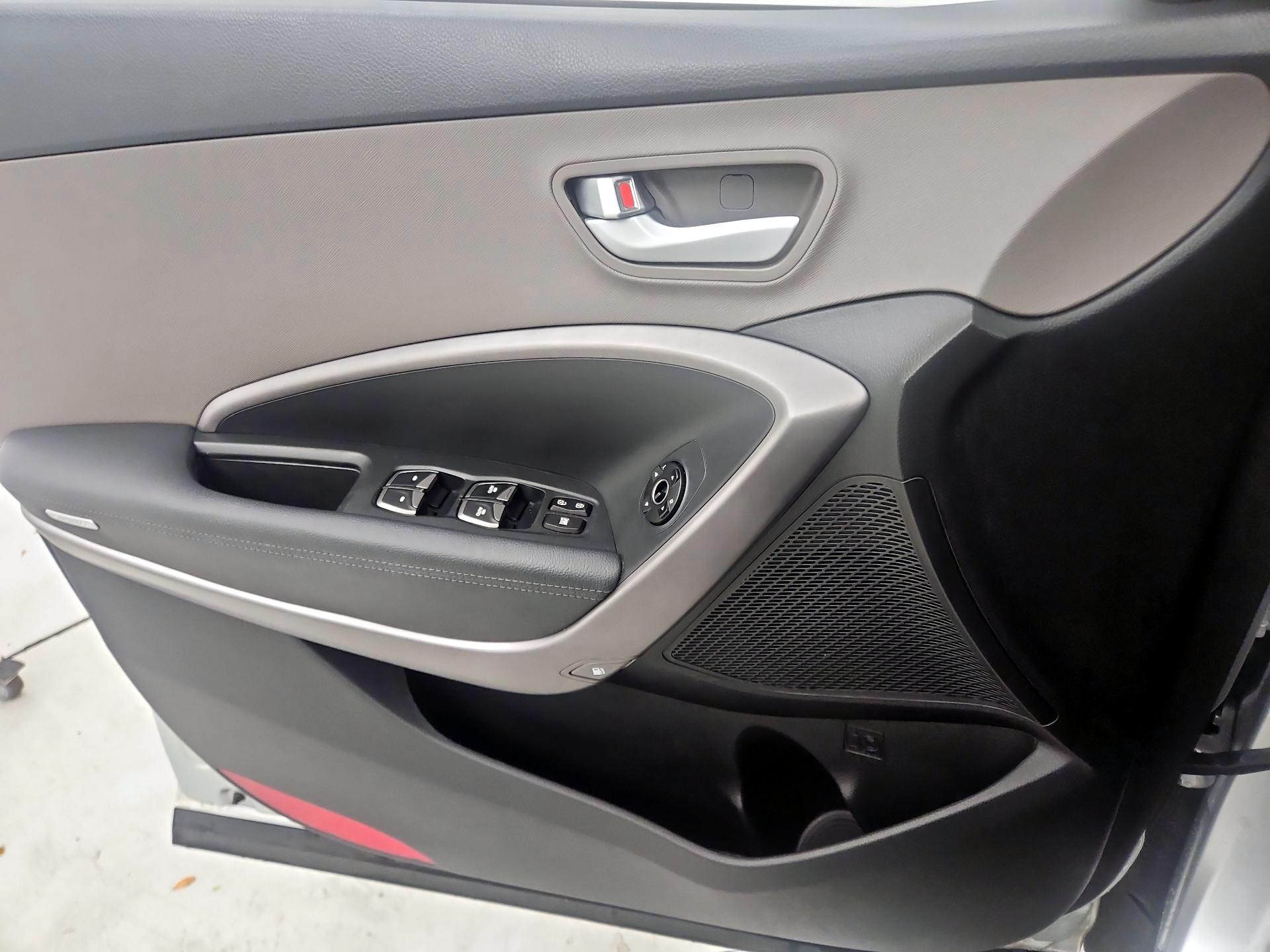 Thumbnail: 2016 Hyundai Santa Fe - 12