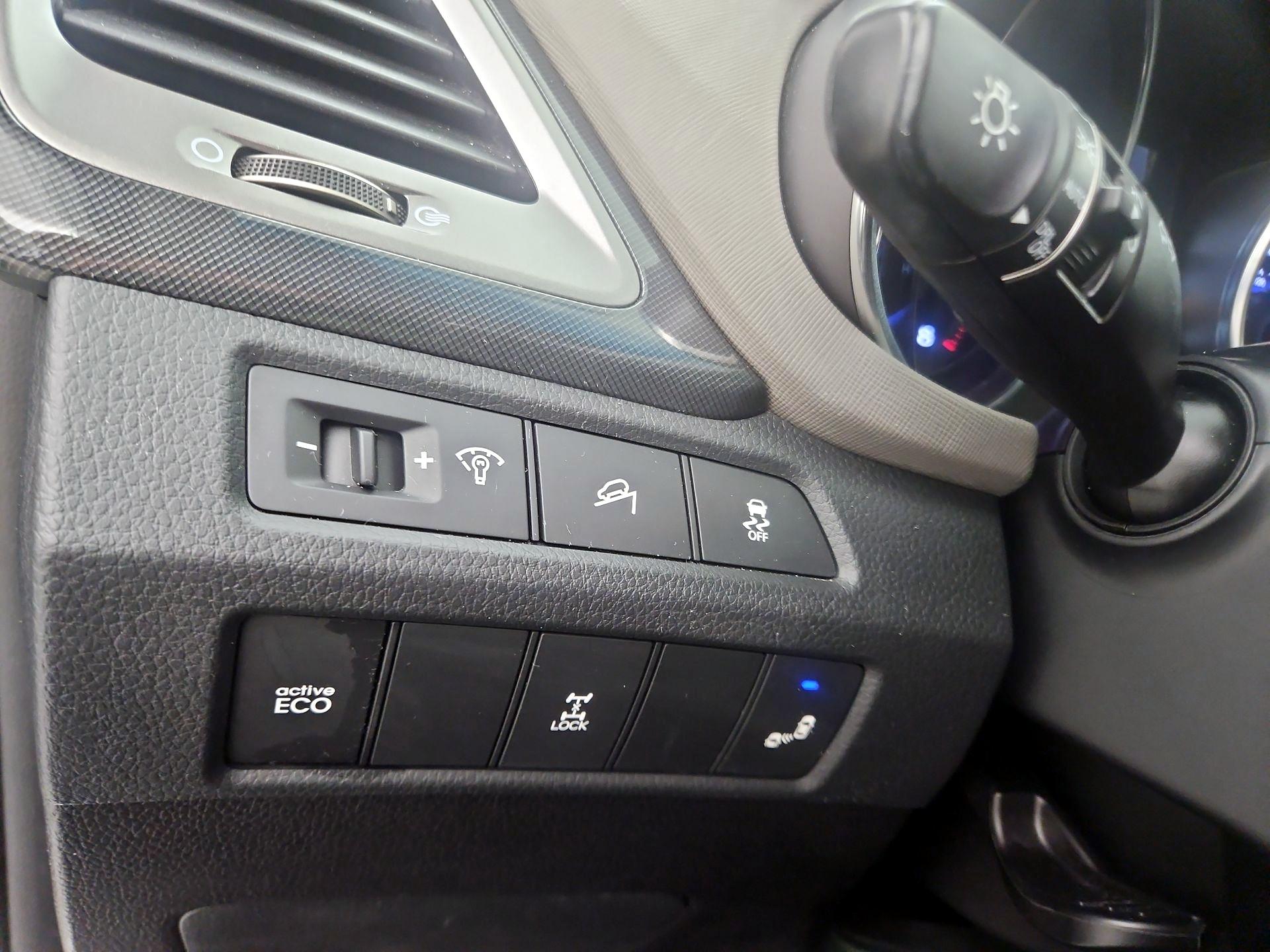 Thumbnail: 2016 Hyundai Santa Fe - 13