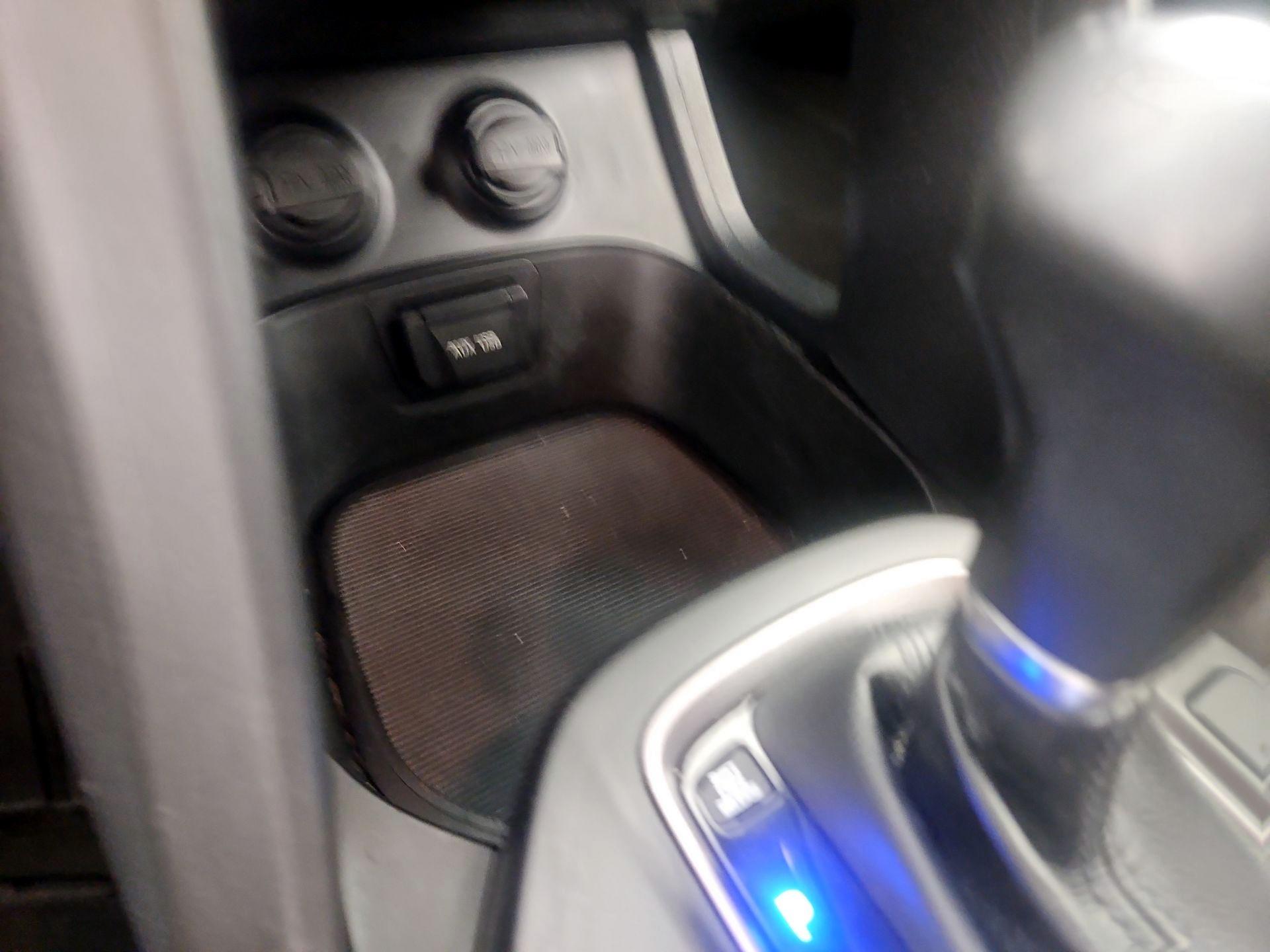 Thumbnail: 2016 Hyundai Santa Fe - 18