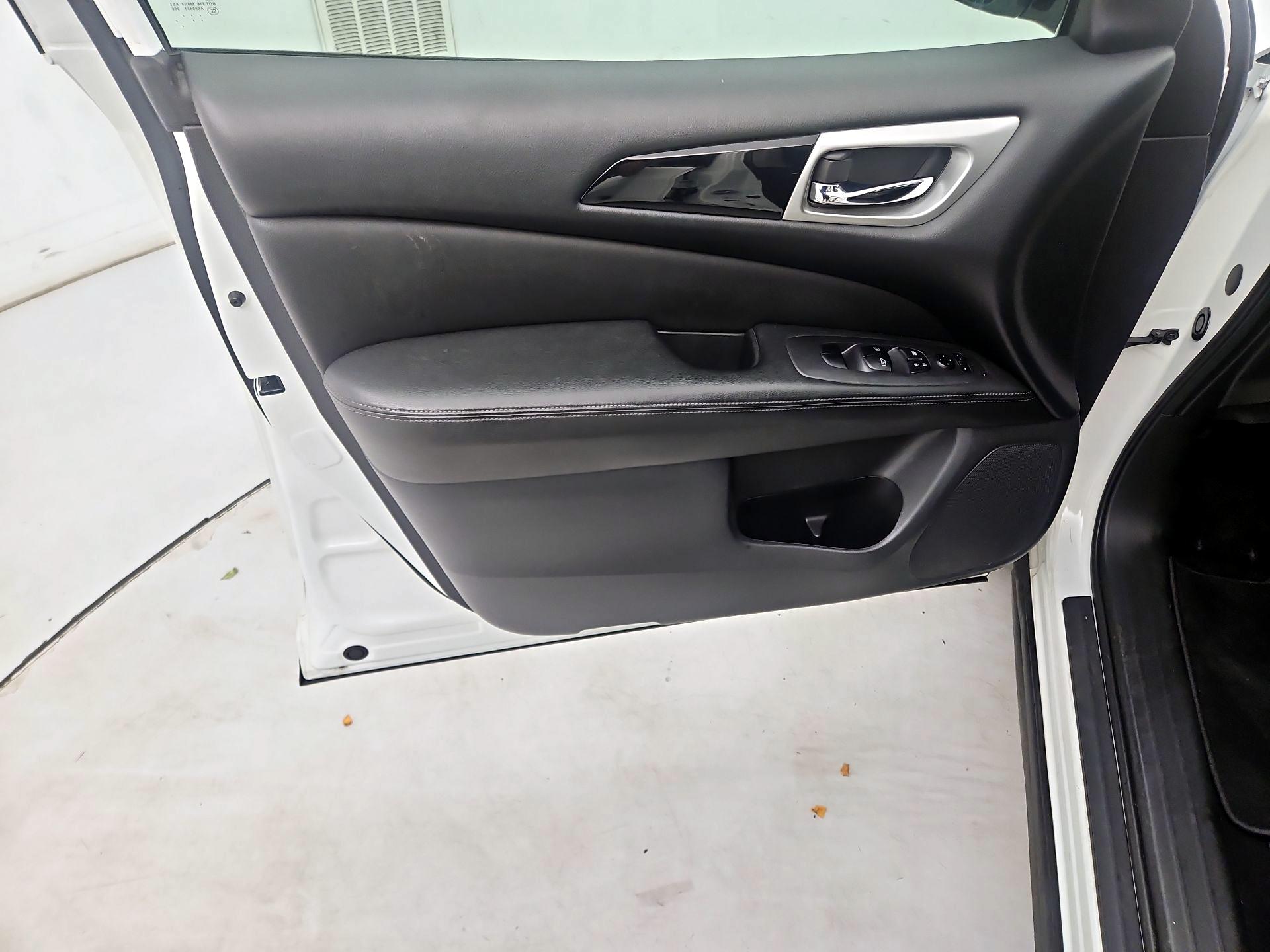 Thumbnail: 2018 Nissan Pathfinder - 12