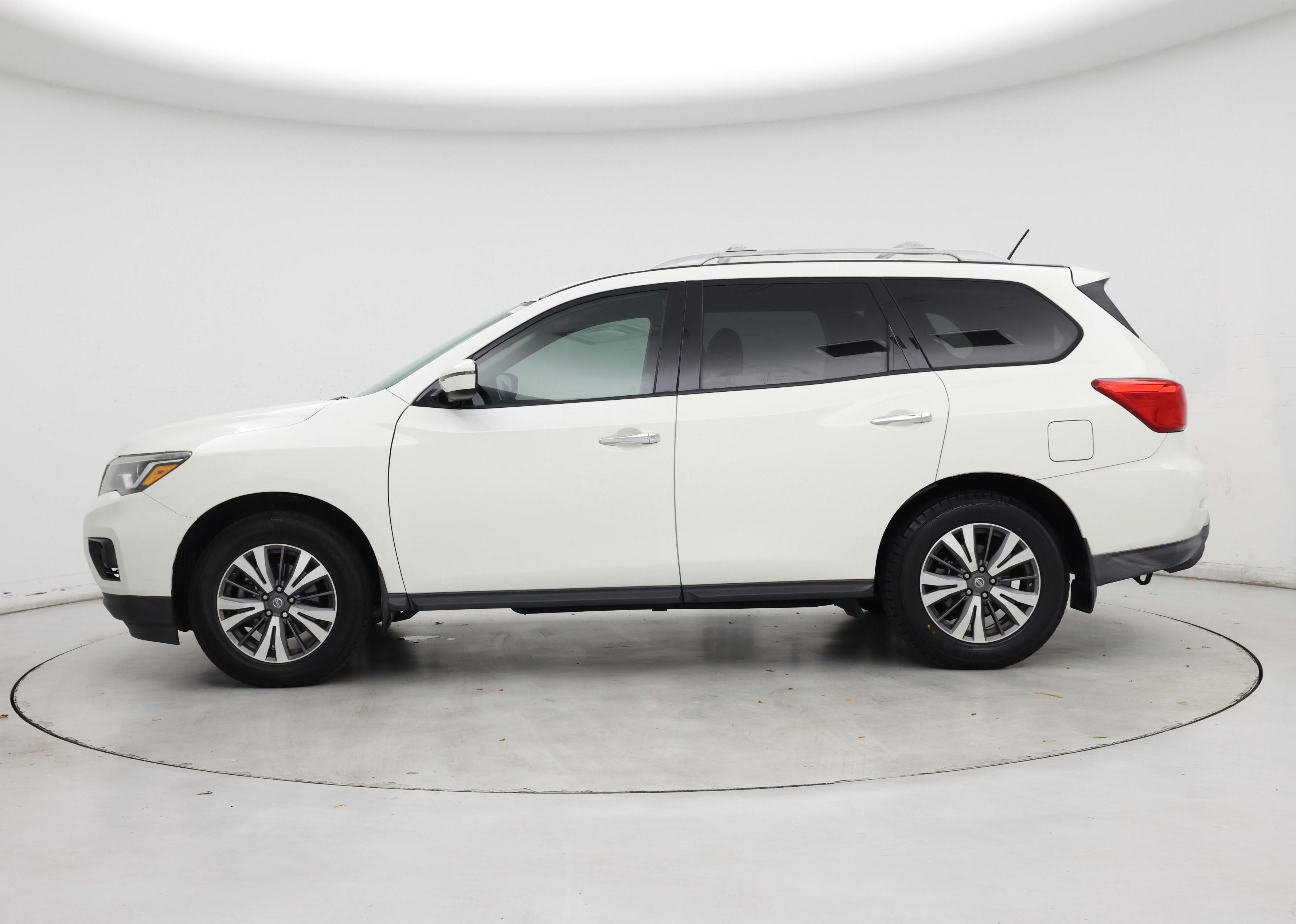Thumbnail: 2018 Nissan Pathfinder - 3