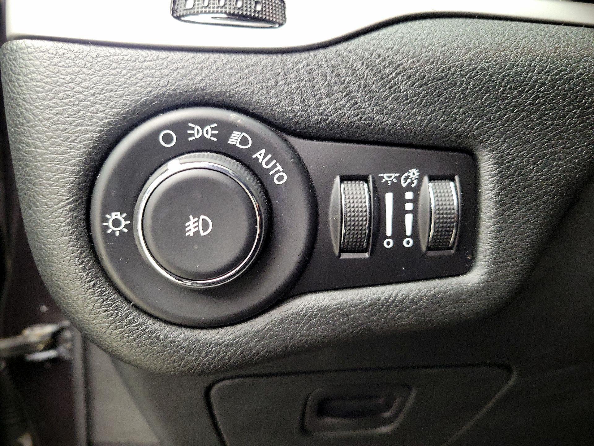 Thumbnail: 2015 Jeep Cherokee - 13