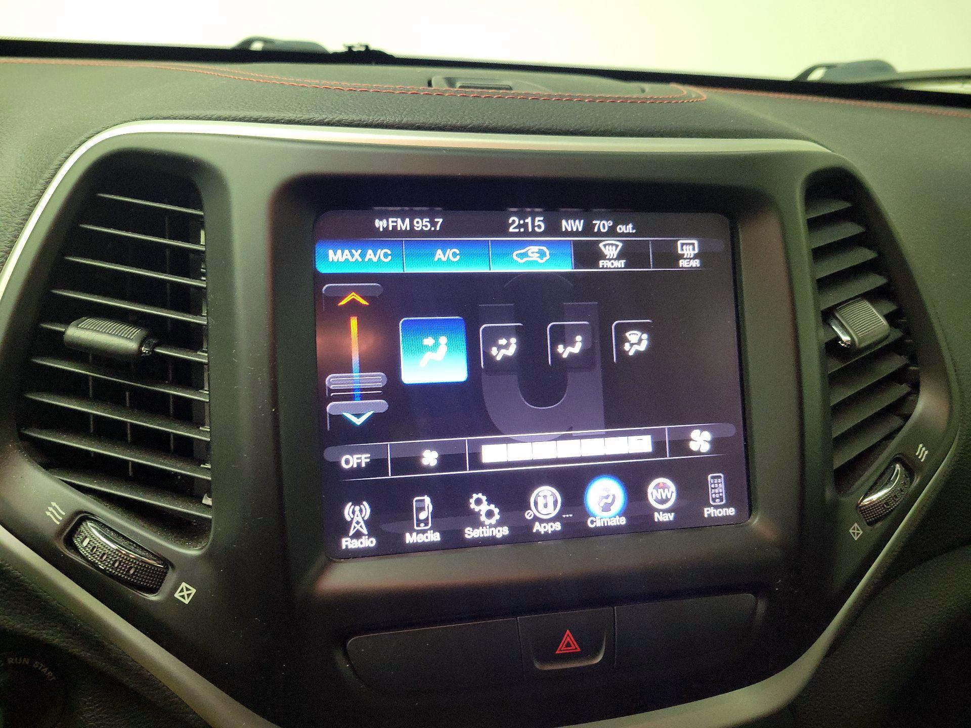 Thumbnail: 2015 Jeep Cherokee - 17