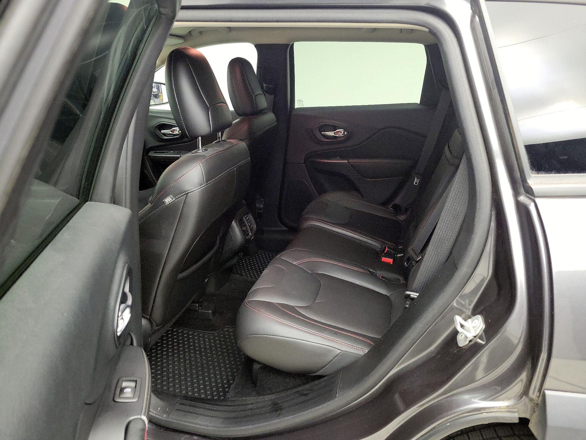 Thumbnail: 2015 Jeep Cherokee - 20