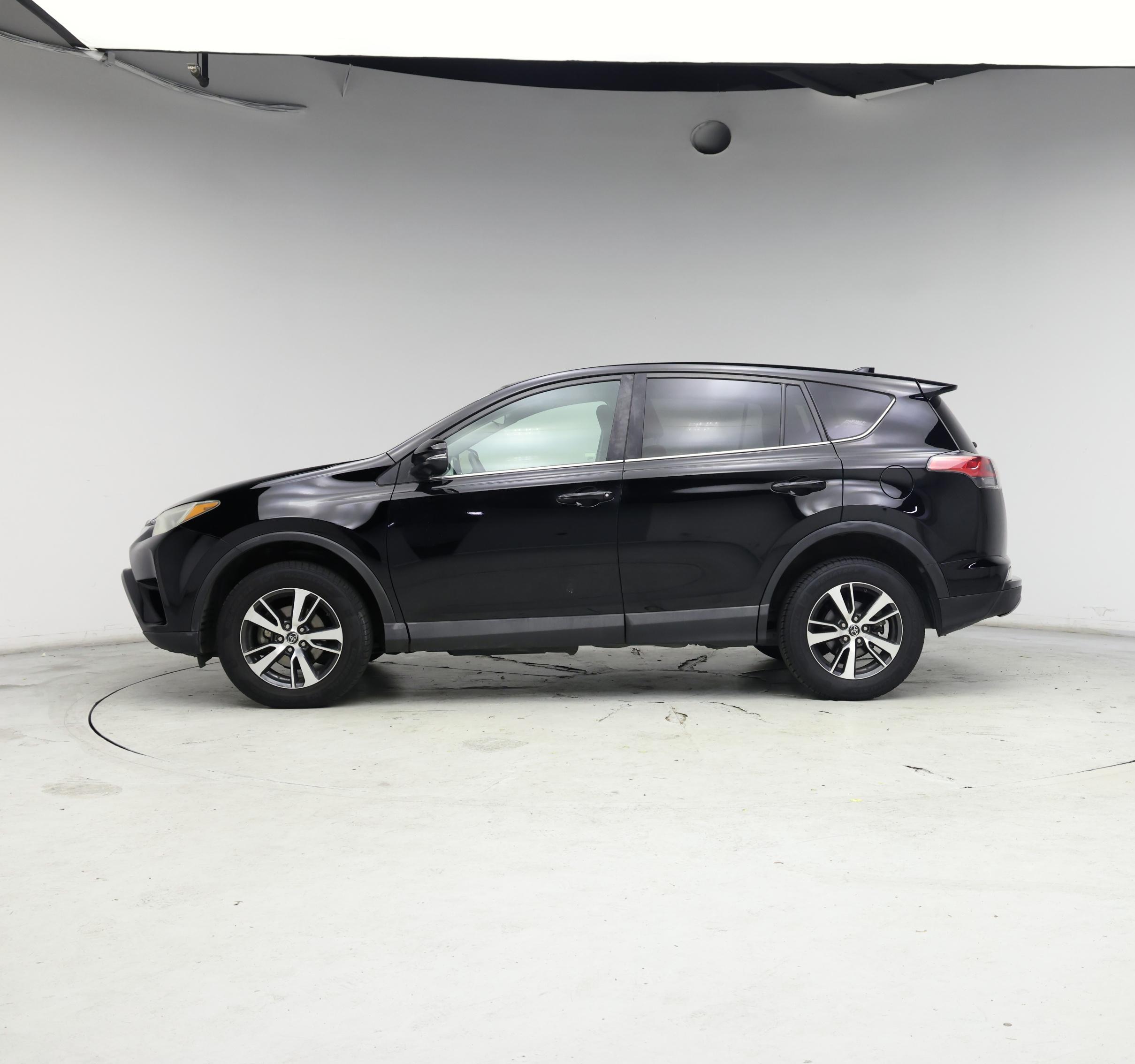 Thumbnail: 2018 Toyota RAV4 - 3