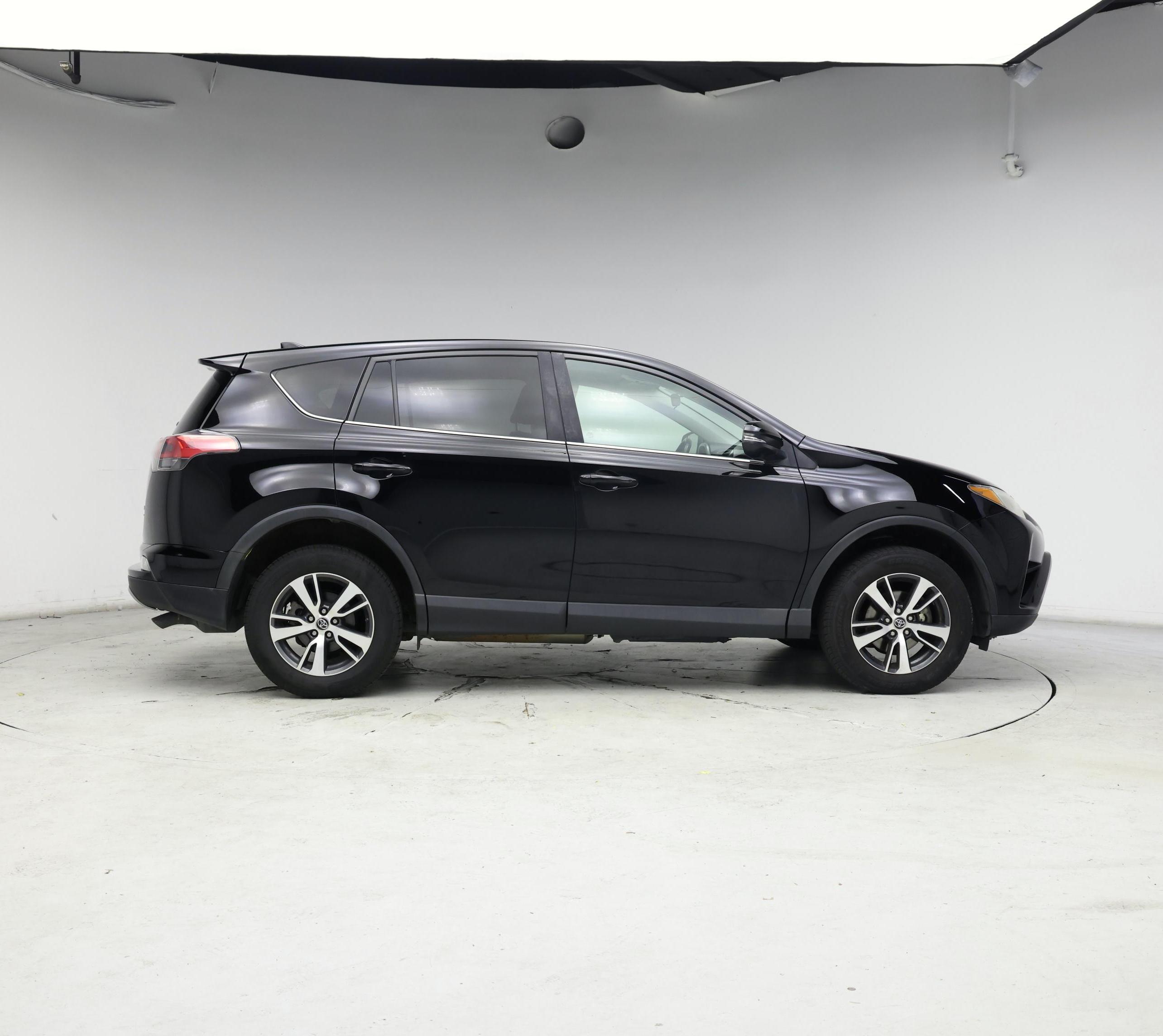 Thumbnail: 2018 Toyota RAV4 - 7